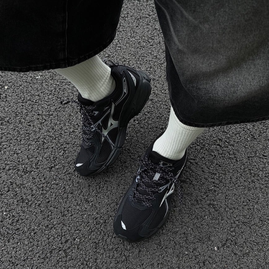 【爆款！預訂】MIZUNO SPEED 10S BLACK 復古運動鞋慢跑鞋 黑｜D1GH240605