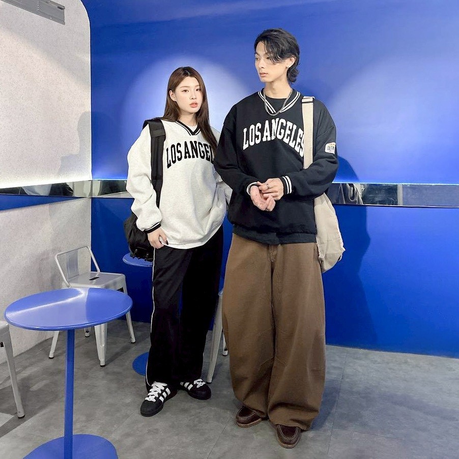 【現貨】LOSANGELA 美式毛巾繡V領大學T