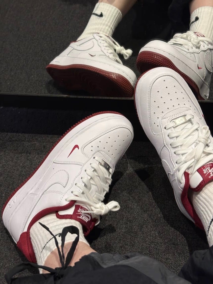 【現貨】NIKE AIR FORCE 1 ‘07 LV8 櫻桃蛋糕 白紅 皮革 刺繡小勾  ｜HM9483-100