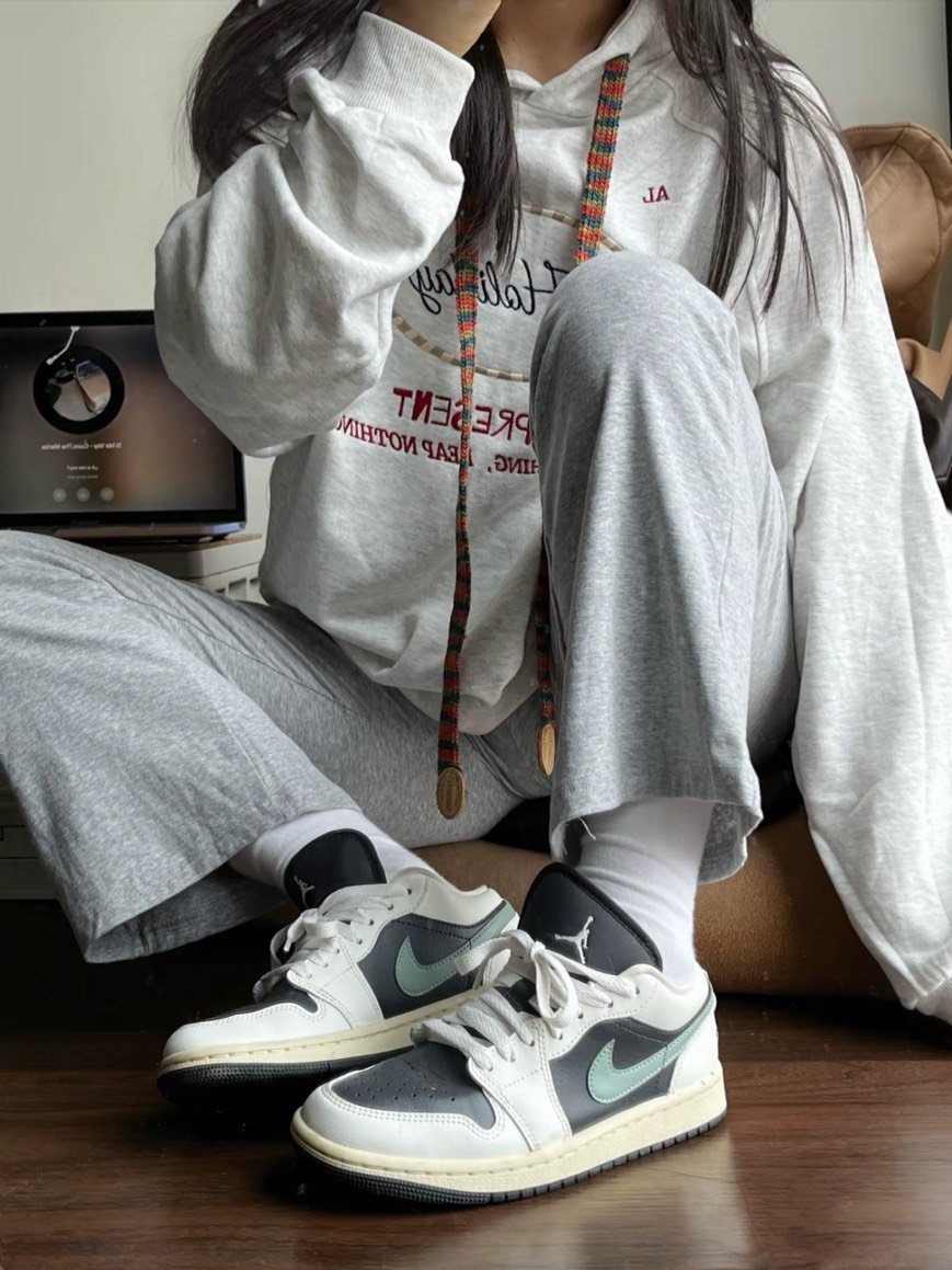 【爆款!】AIR JORDAN 1 小綠倒勾橄欖綠倒勾配色 女鞋 Jade Smoke｜DC0774-001