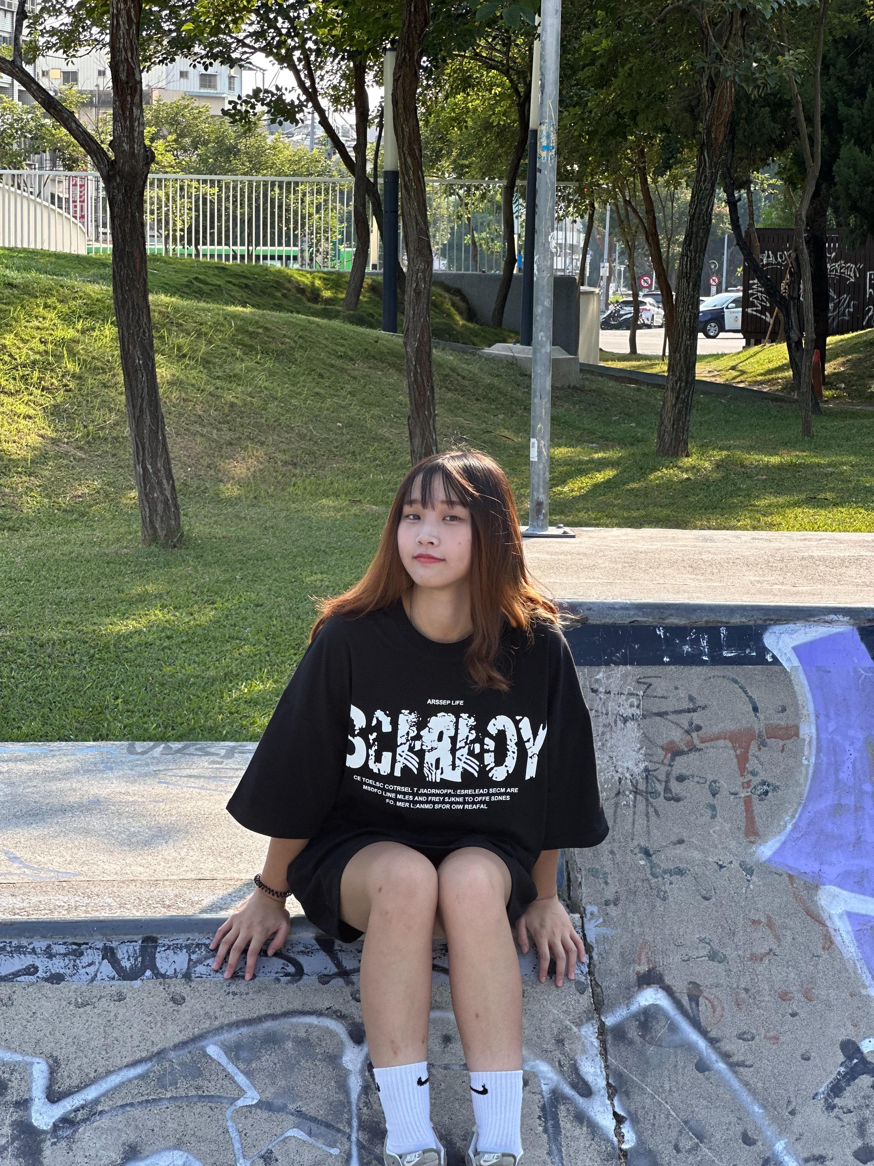 【現貨】城市爆裂英文字短T