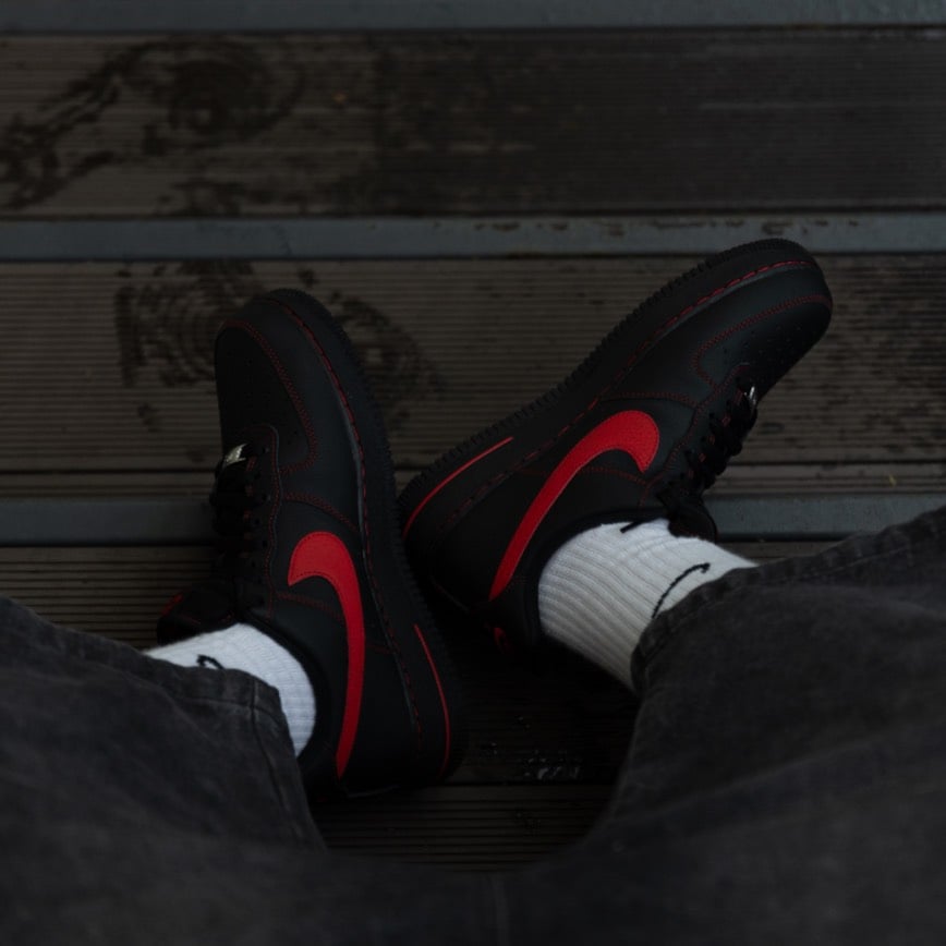 【全新爆款🔥預購】NIKE AIR FORCE 1 黑紅 反車線 男款｜HQ2037-005