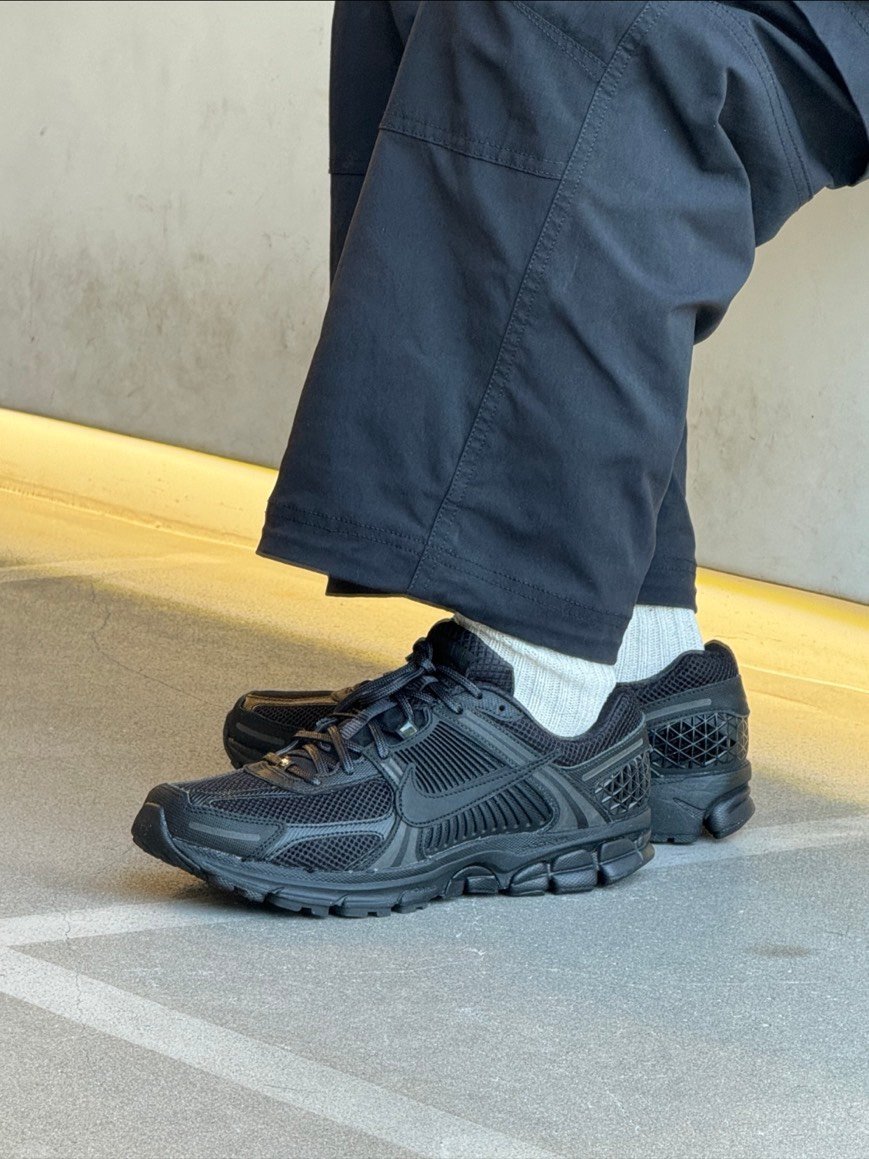 【現貨】NIKE ZOOM VOMERO 5 BLACK 全黑 黑魂 黑武士 復古老爹鞋｜BV1358-003