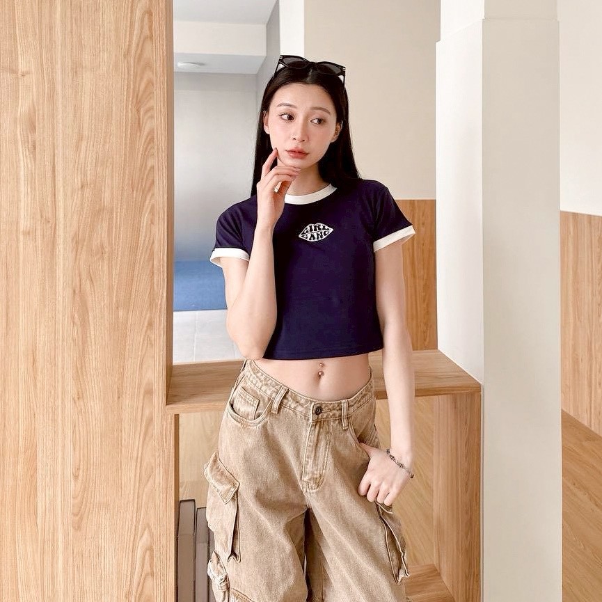 【現貨】girl gang泡泡字唇印撞色短版合身短T