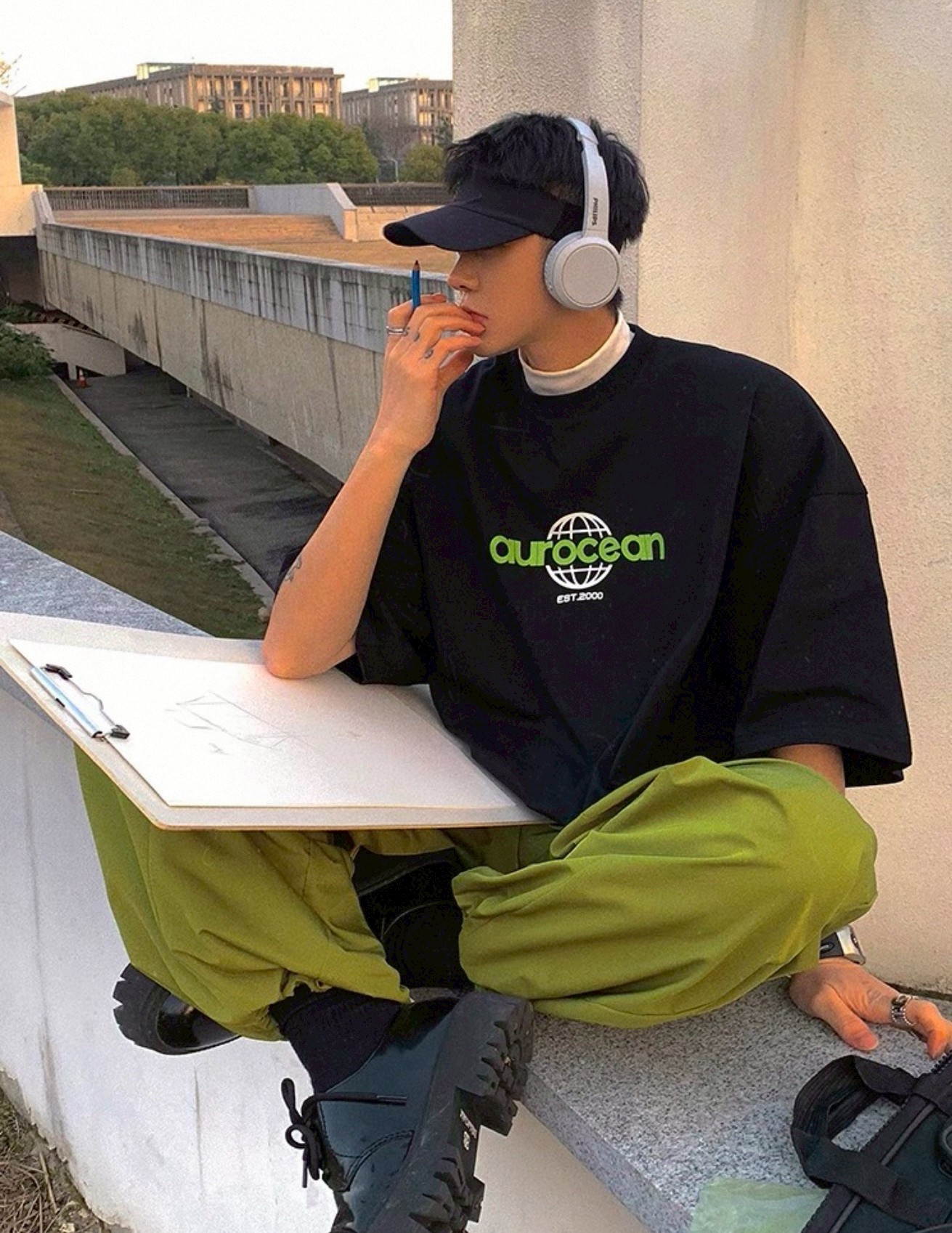 【現貨】撞色現代感地球短T