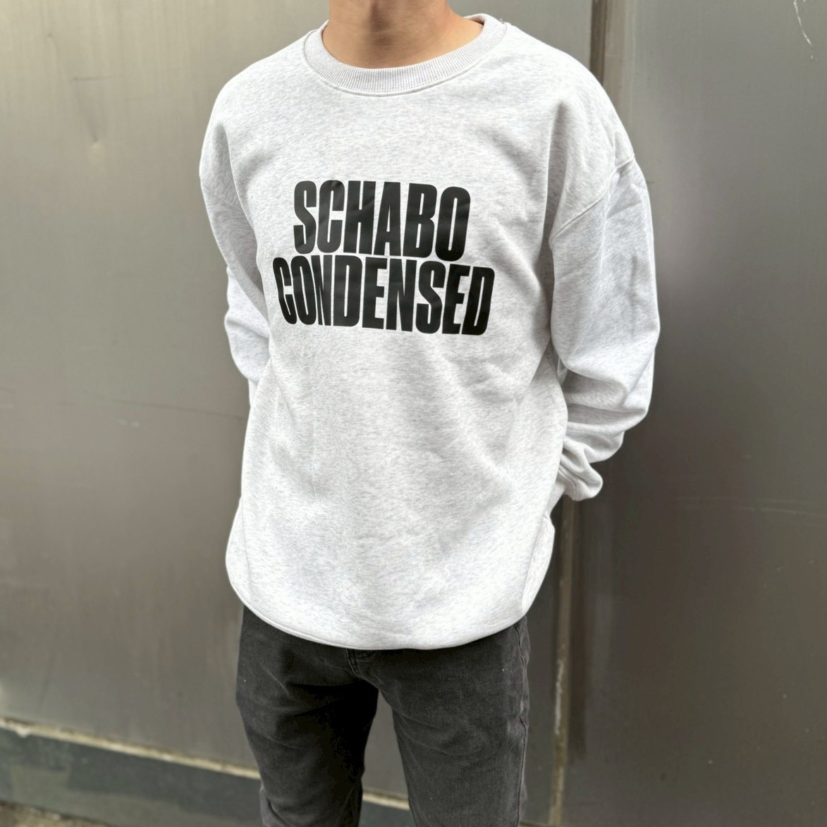 【預購】簡約字母印花牛奶絨大學T