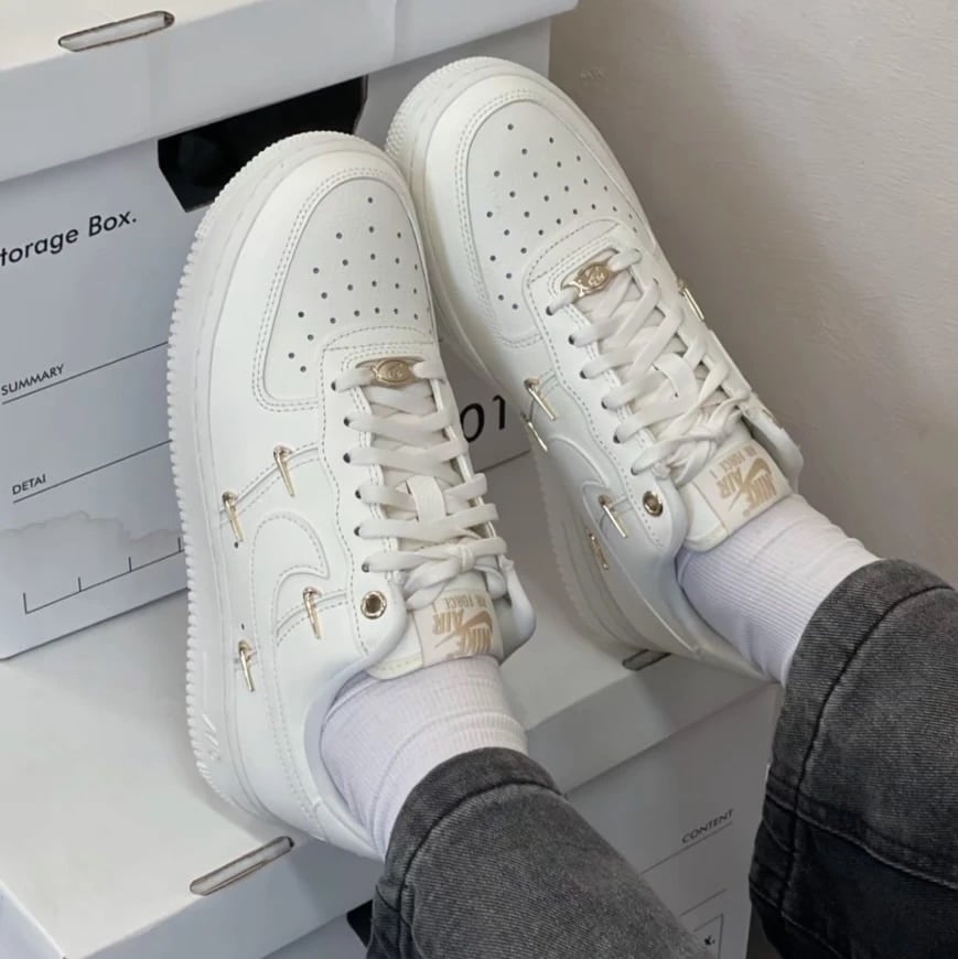 【閃閃惹人愛】Nike AF1 GOLD SWOOSH 奶油燕麥 四小金勾｜FV3654-111