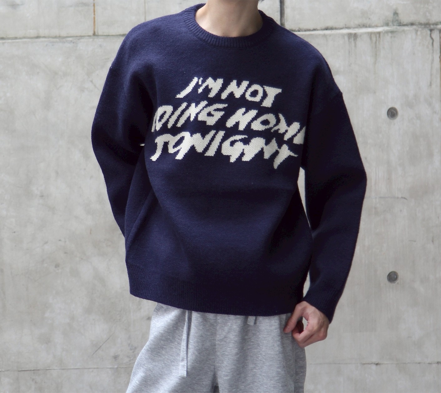 【現貨】英文字母短寬超親膚彈力針織毛衣