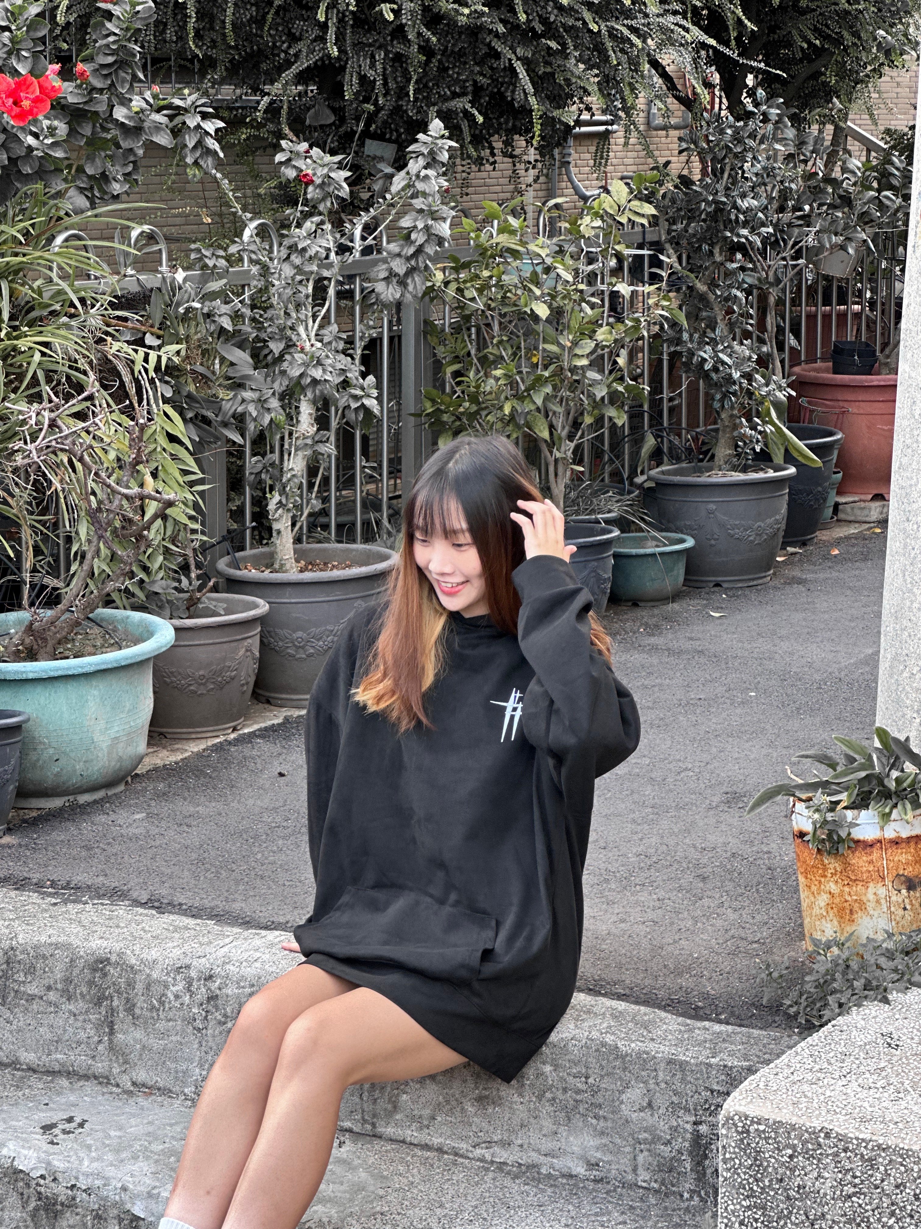 【現貨】十字星芒刺繡麂皮帽T