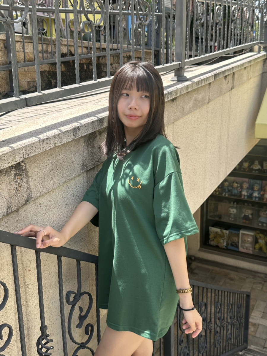 【現貨】GOOD FEELING 笑臉舌頭印花短T