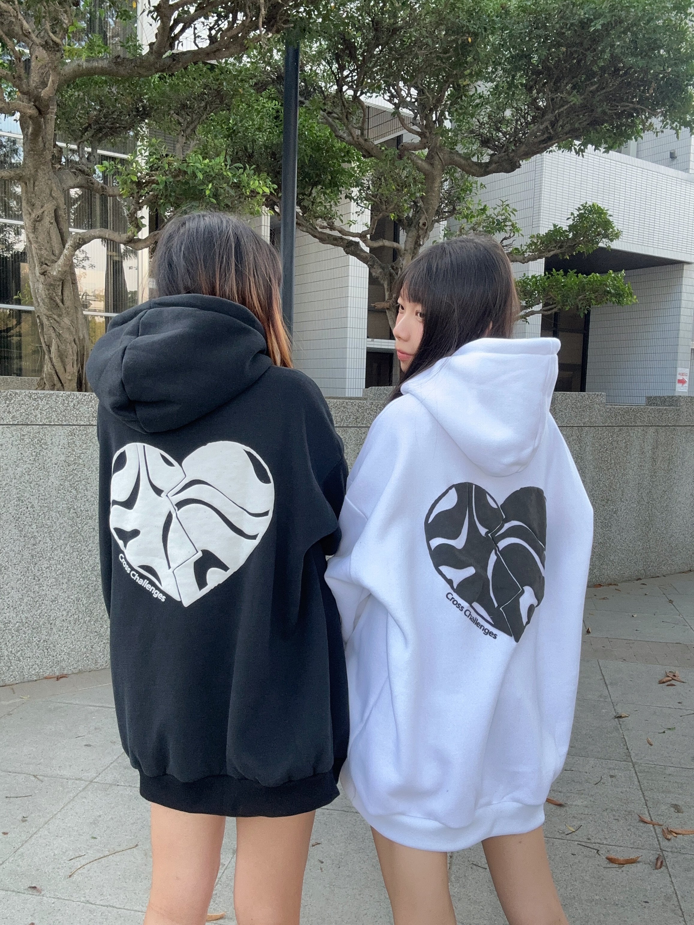 【現貨】Cross Challenges 發泡愛心切割帽T