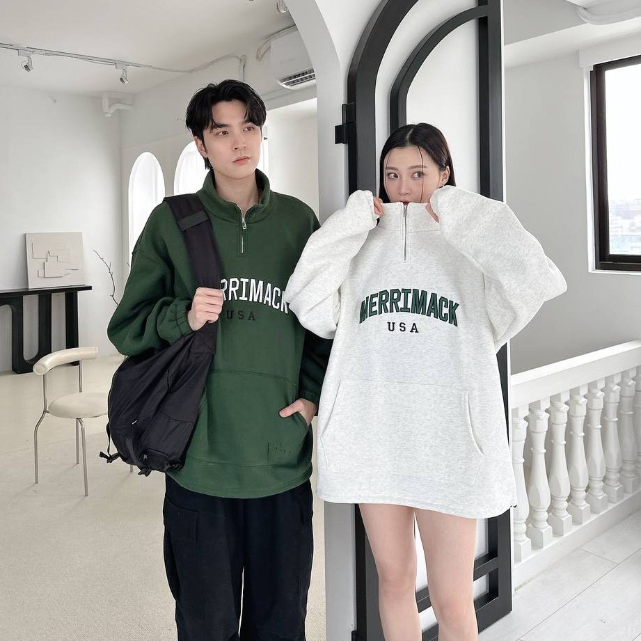 【現貨】MERRIMACK半高領拉鏈刺繡大學T