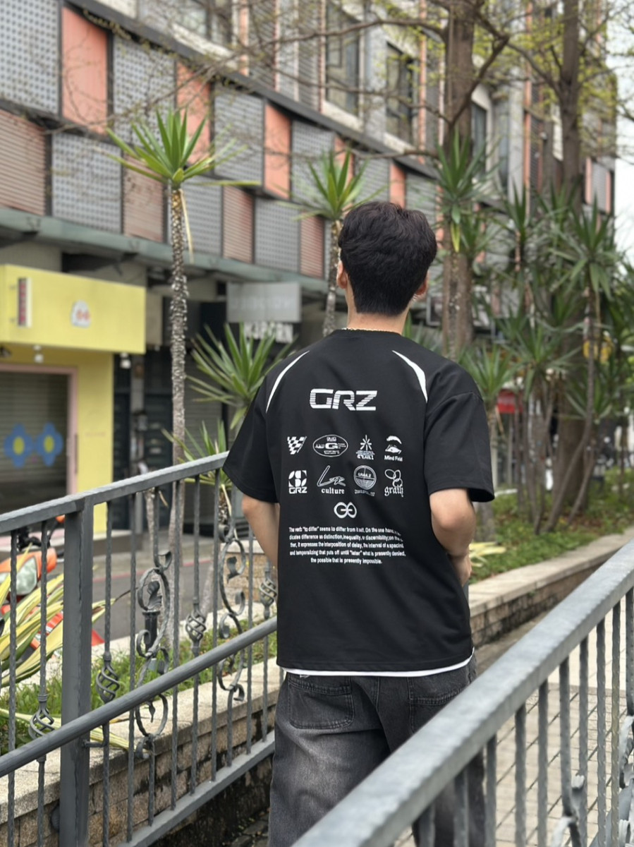 【現貨】賽車風徽章印花短T