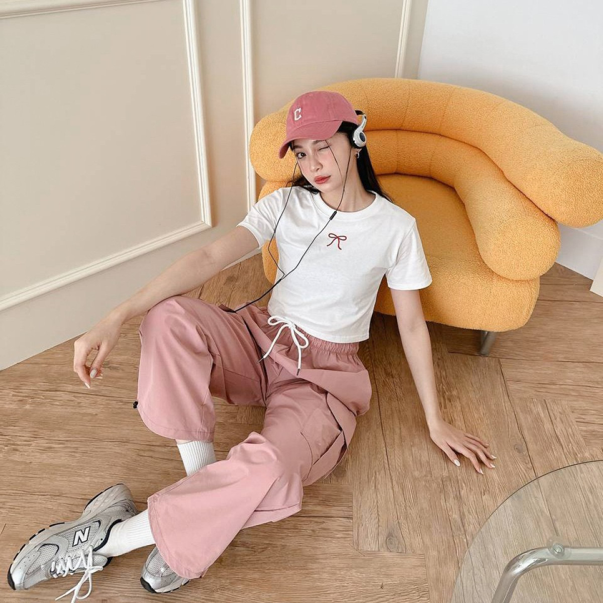 【現貨】胸前刺繡蝴蝶結短版上衣