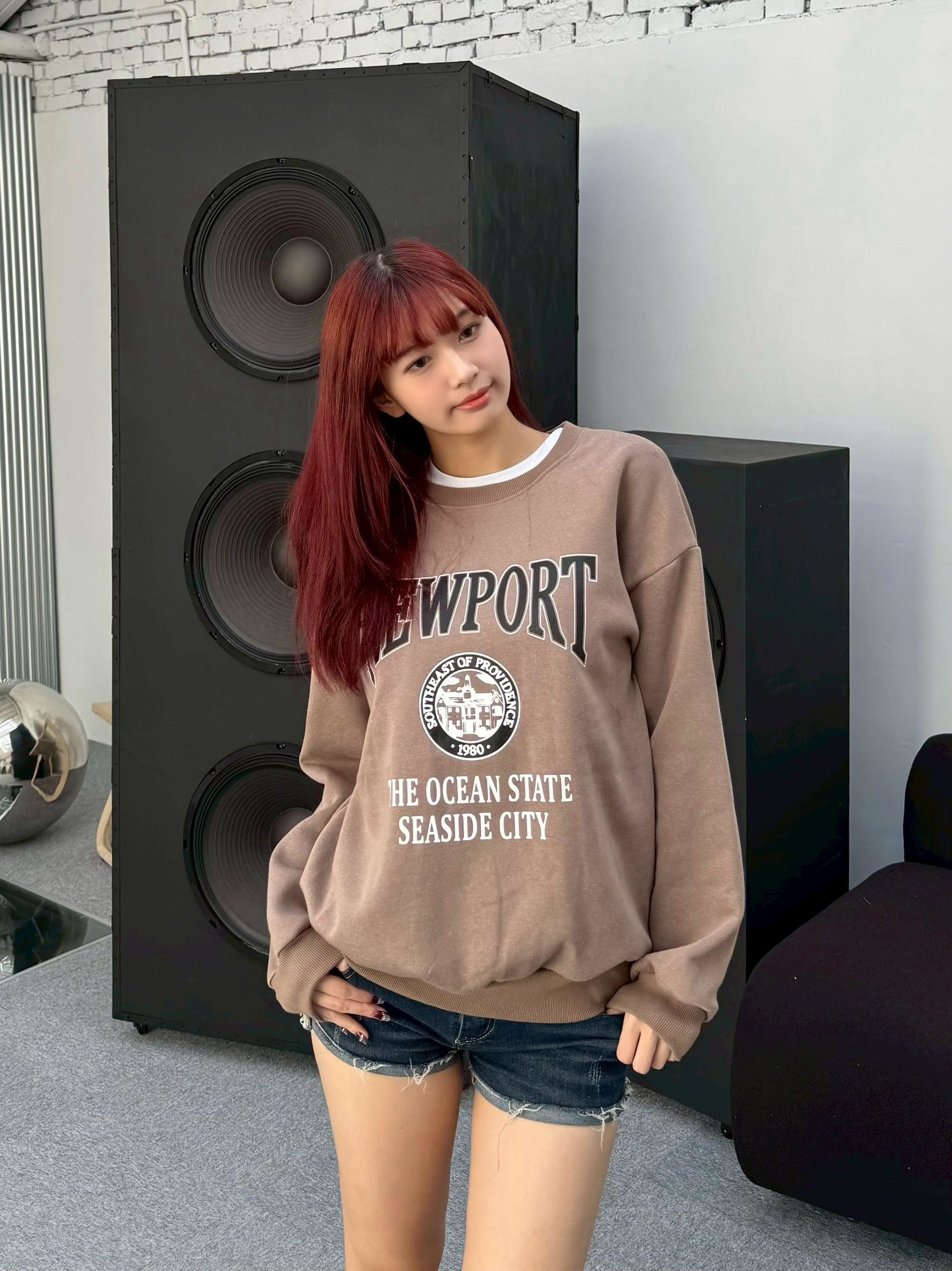 【現貨】NEWPORT 英字大學T