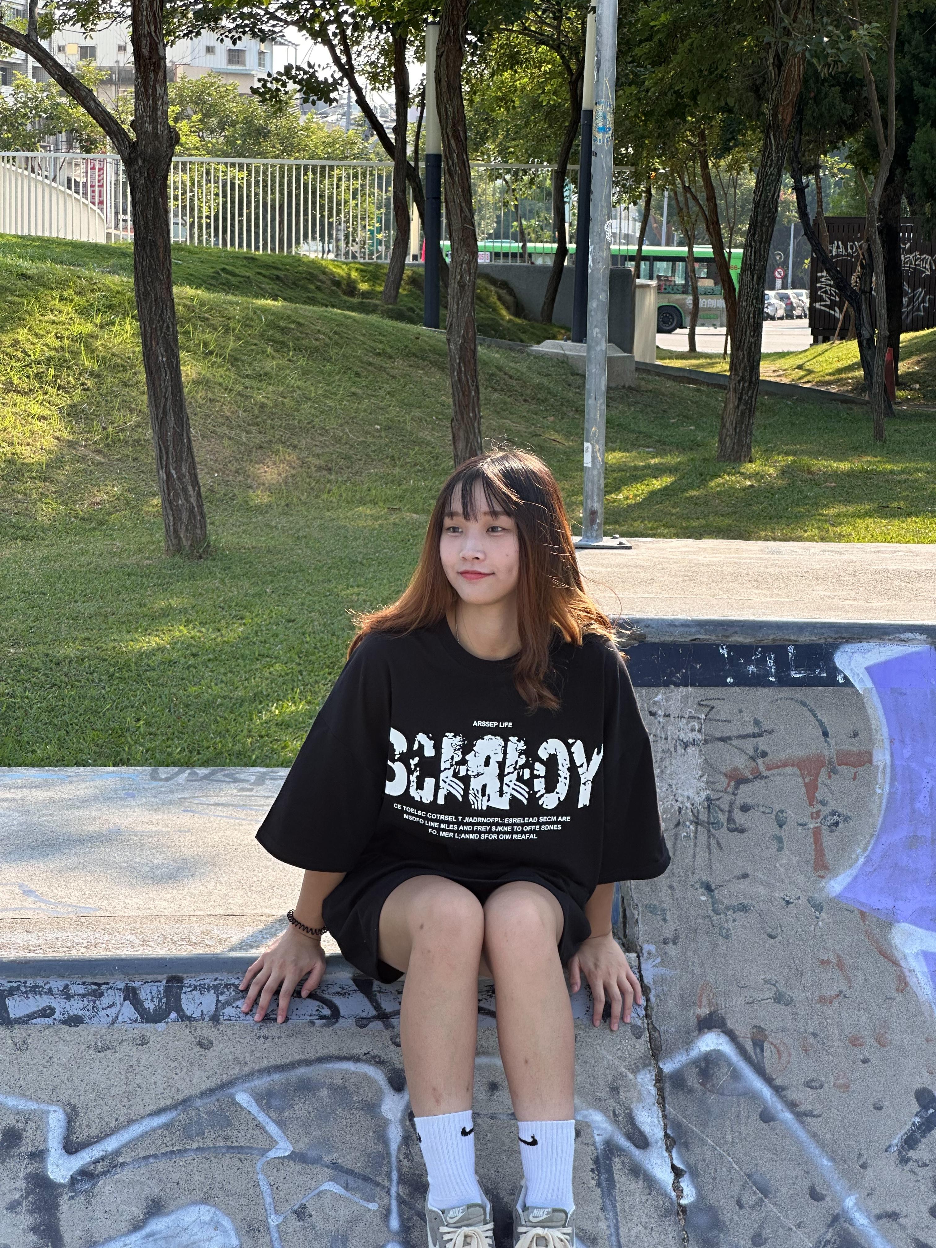 【現貨】城市爆裂英文字短T