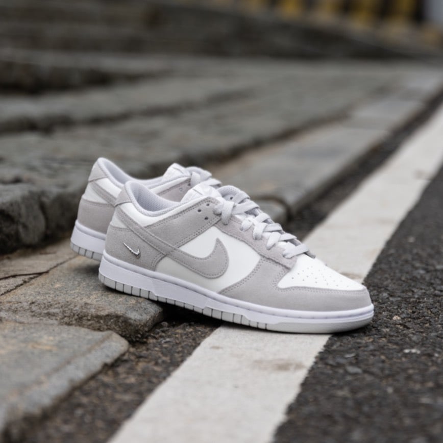 【爆款！現貨】NIKE W DUNK LOW 霧灰 灰白 小銀勾 女鞋｜IO4244-105