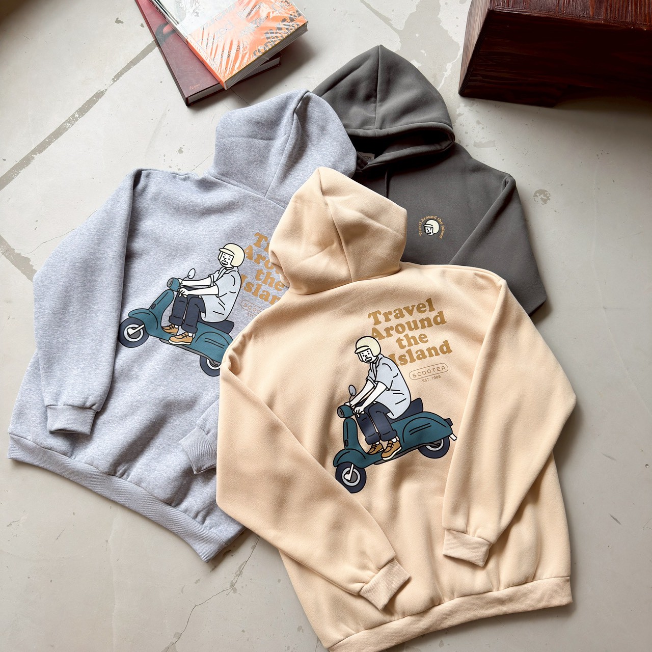 【現貨】Travel Around the island 騎車男子印花帽T