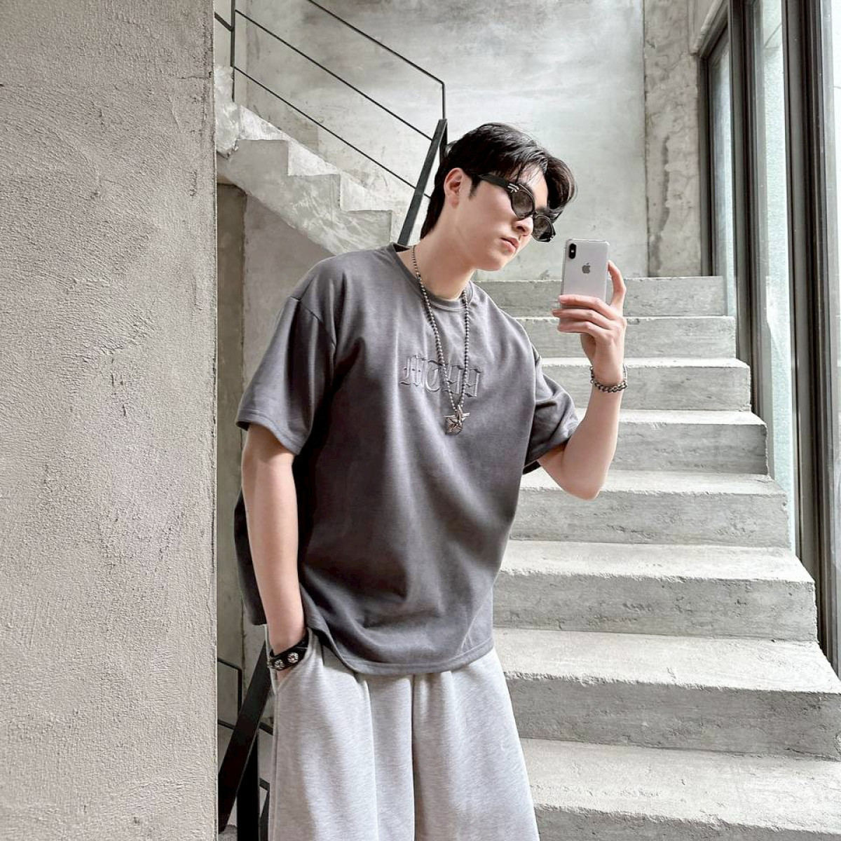 【麂皮上衣必入現貨】歌德字圓環刺繡短T