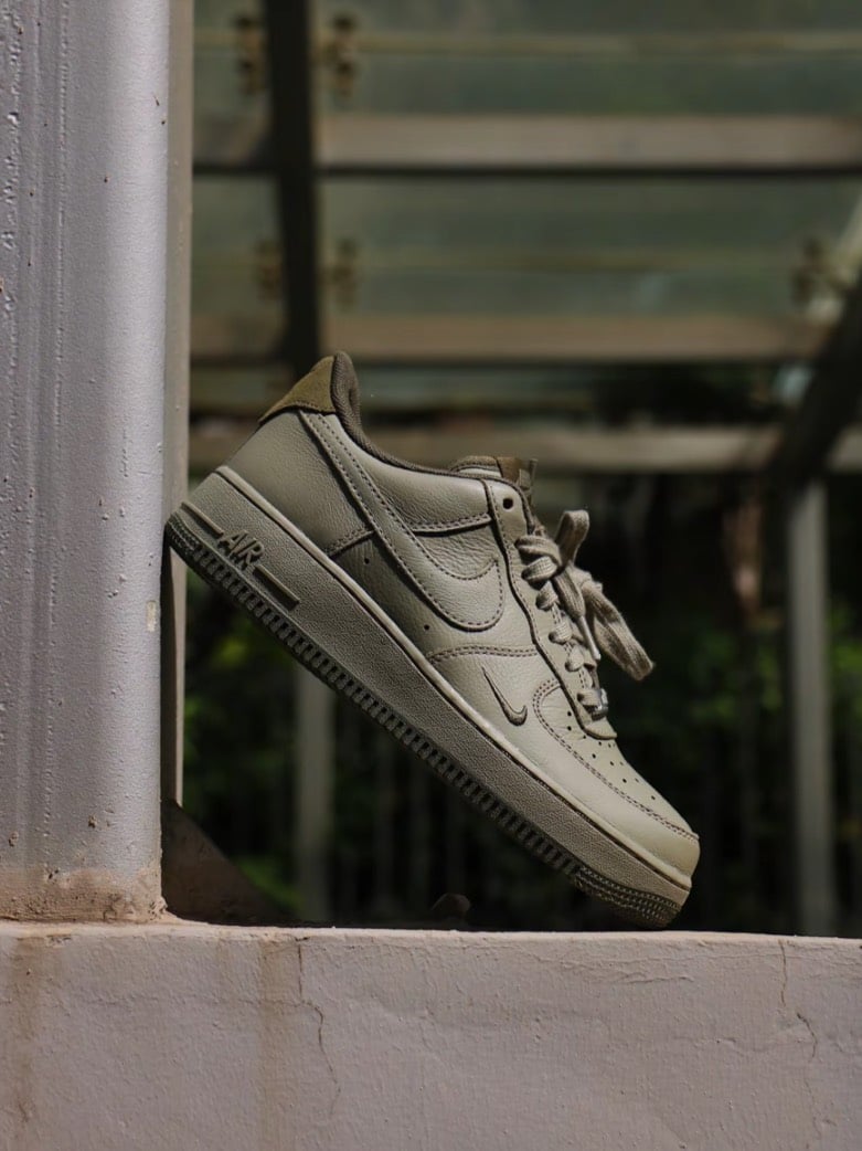 【優惠下殺現貨】NIKE AIR FORCE 1 '07 LV8 月岩灰 水泥灰 灰綠｜HM9483-300