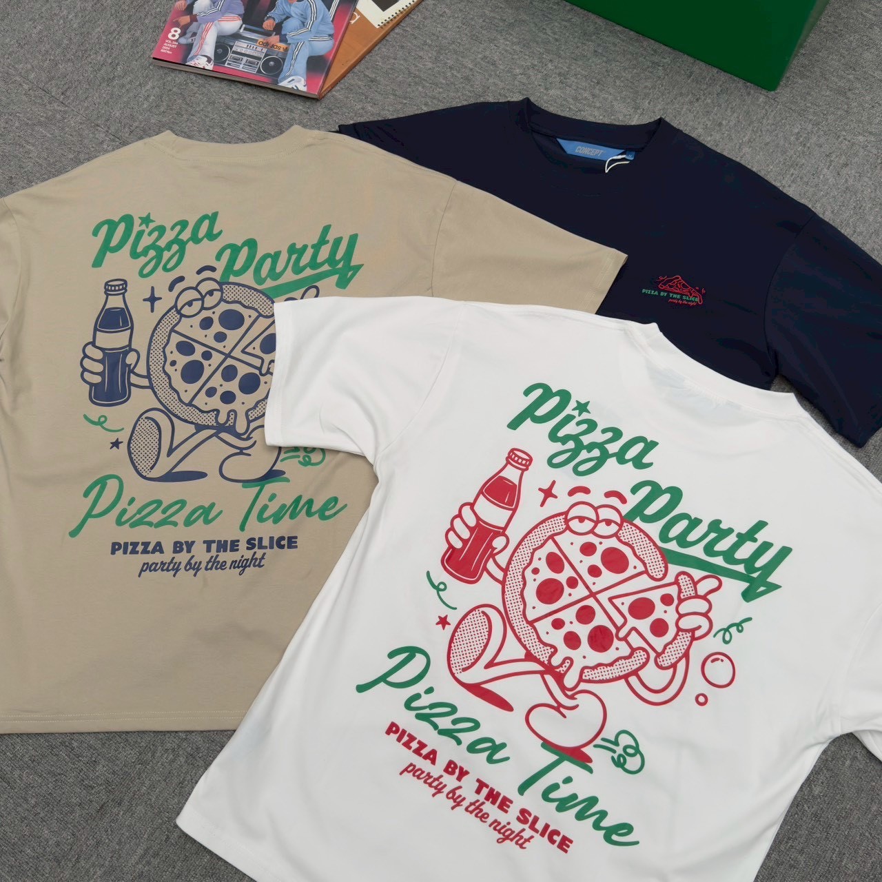 【SORONA® 涼感現貨】PIZZA PARTY 披薩塗鴉印花短T