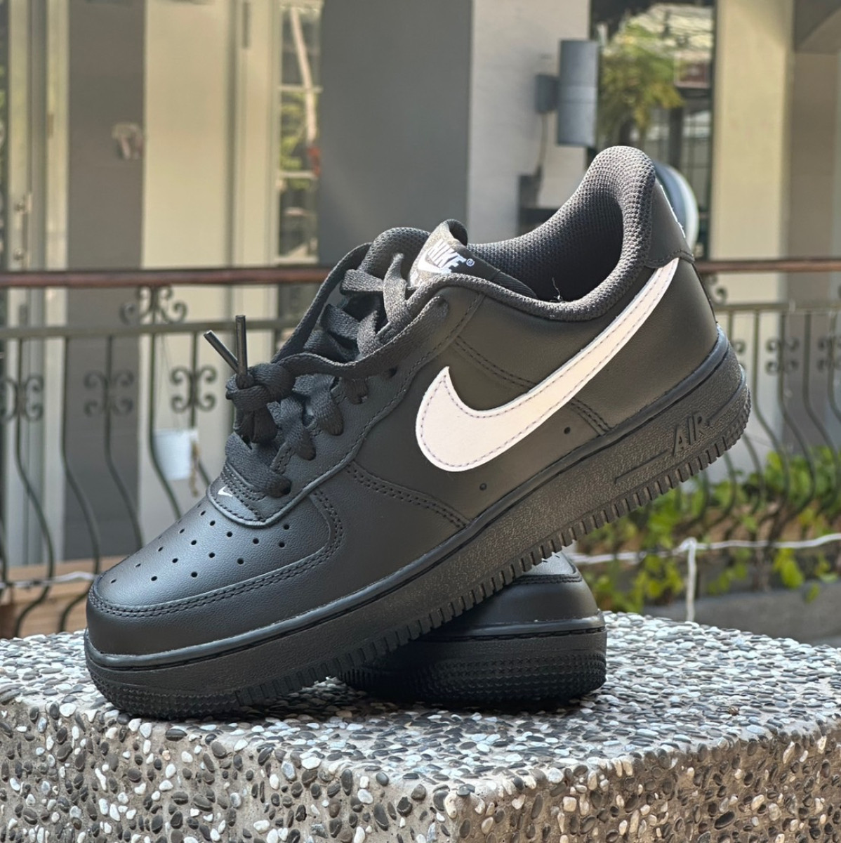 【久違了!!補貨回歸】Nike Air Force 1 全黑白勾小AMBUSH 黑武士｜FZ0627-010