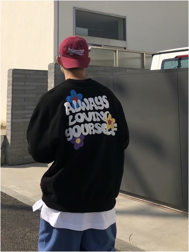 【現貨】發泡字母花朵印花大學T