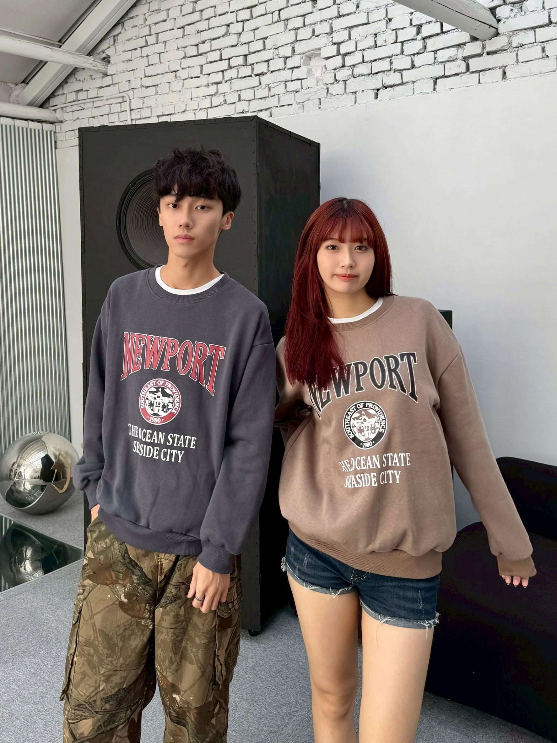 【現貨】NEWPORT 英字大學T