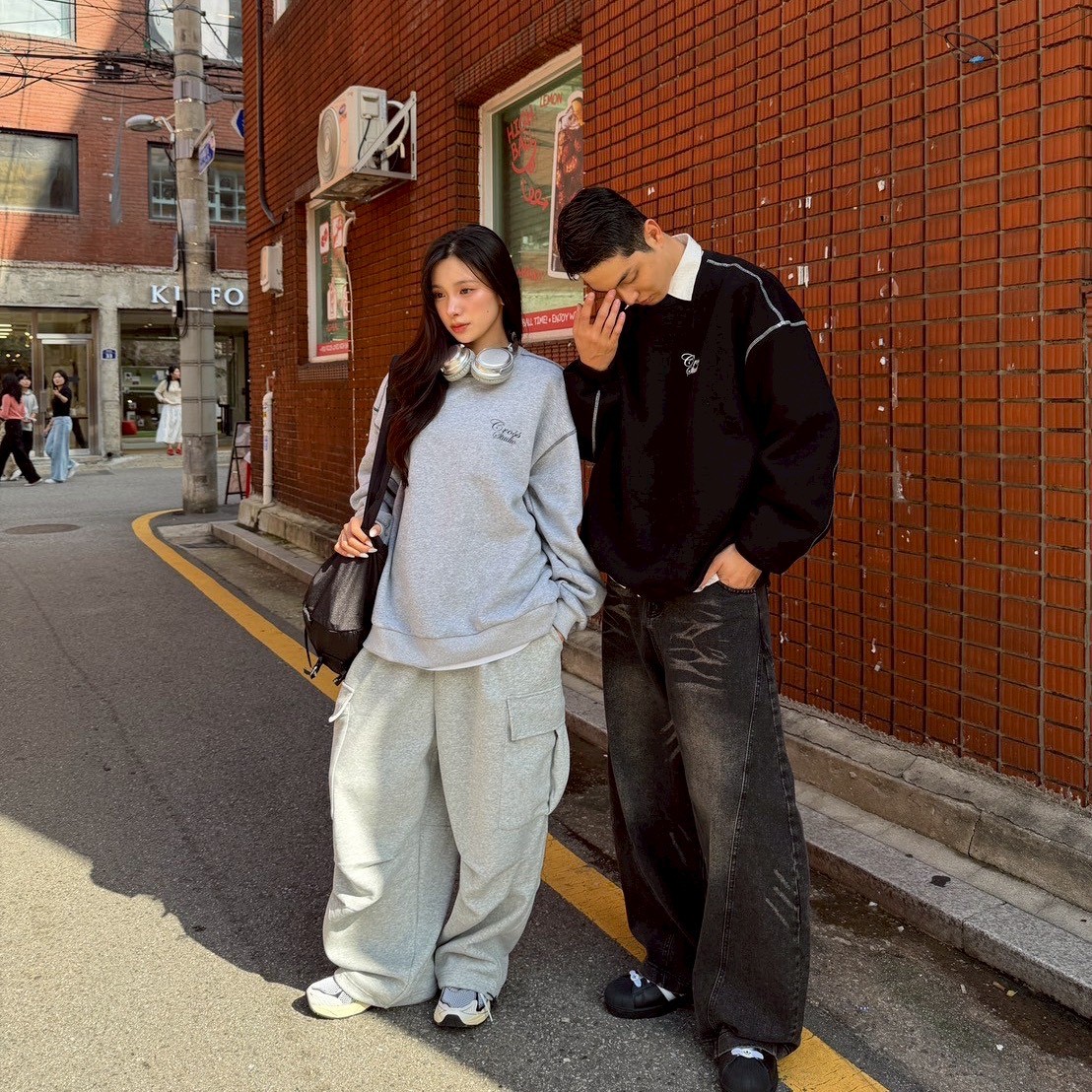 【現貨】Cross Studio反車線草寫大學T