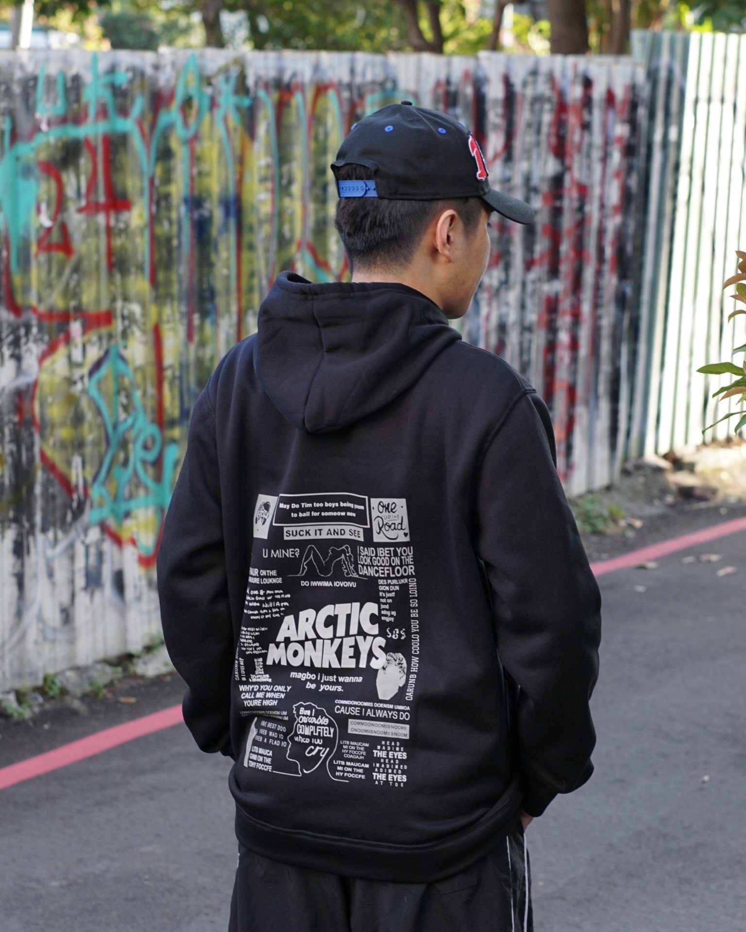 【現貨】背後滿版搖滾電音刷毛帽T