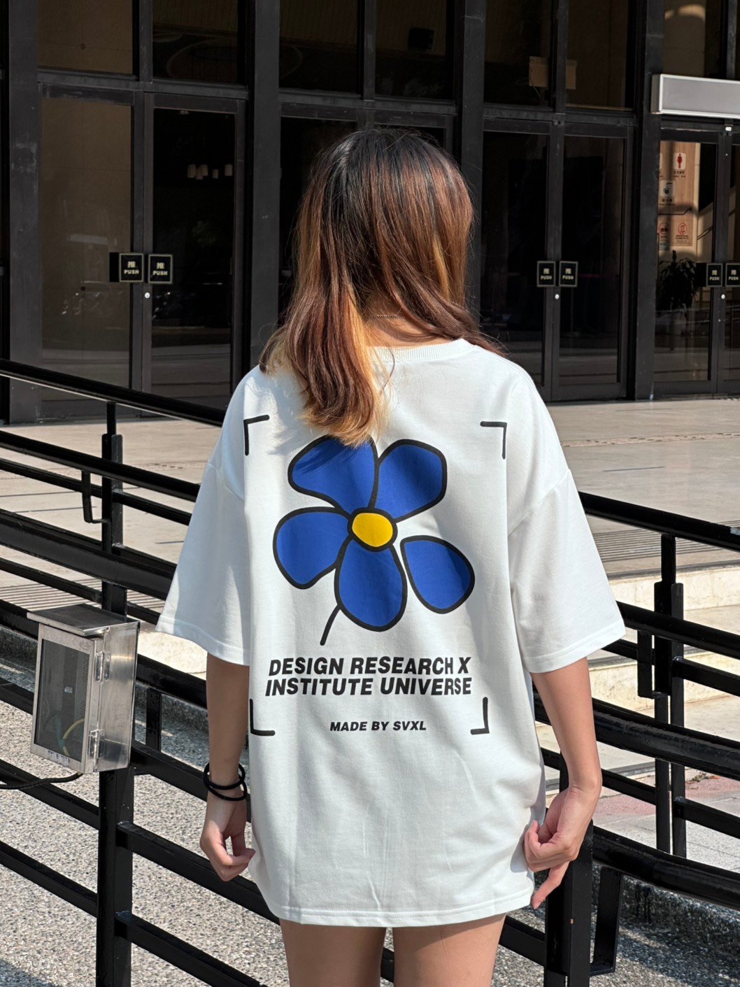 【現貨】刺繡對焦框花朵印花短T