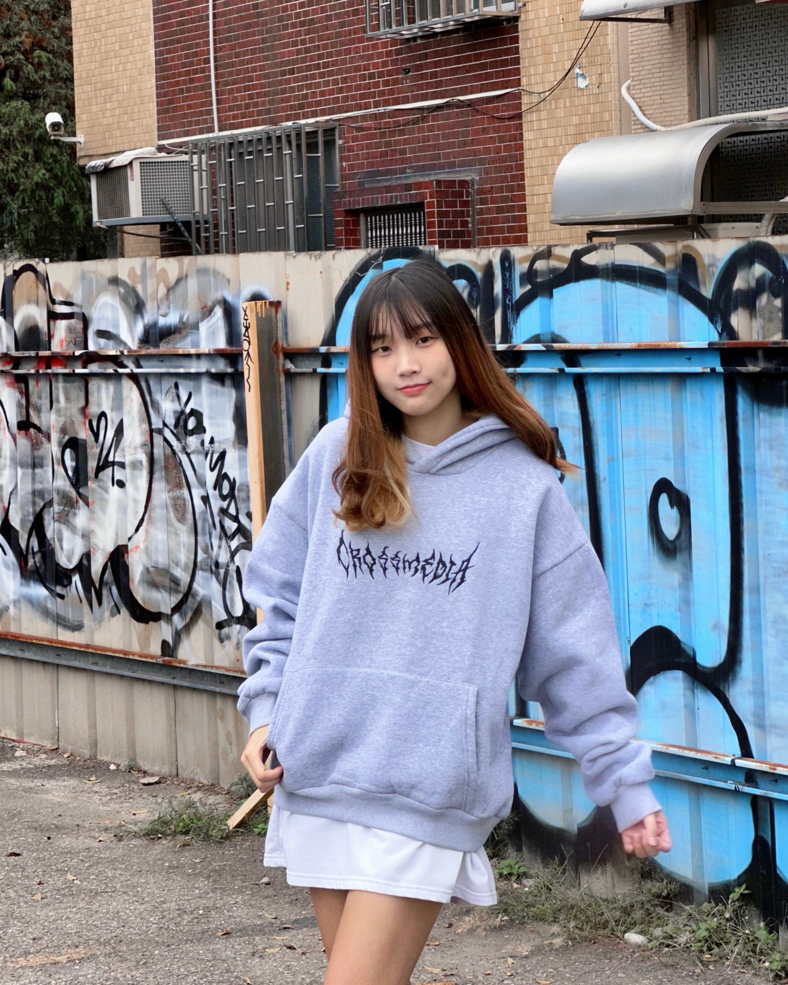 【現貨】CROSSMEDIA 街頭刺繡抓痕短寬帽T