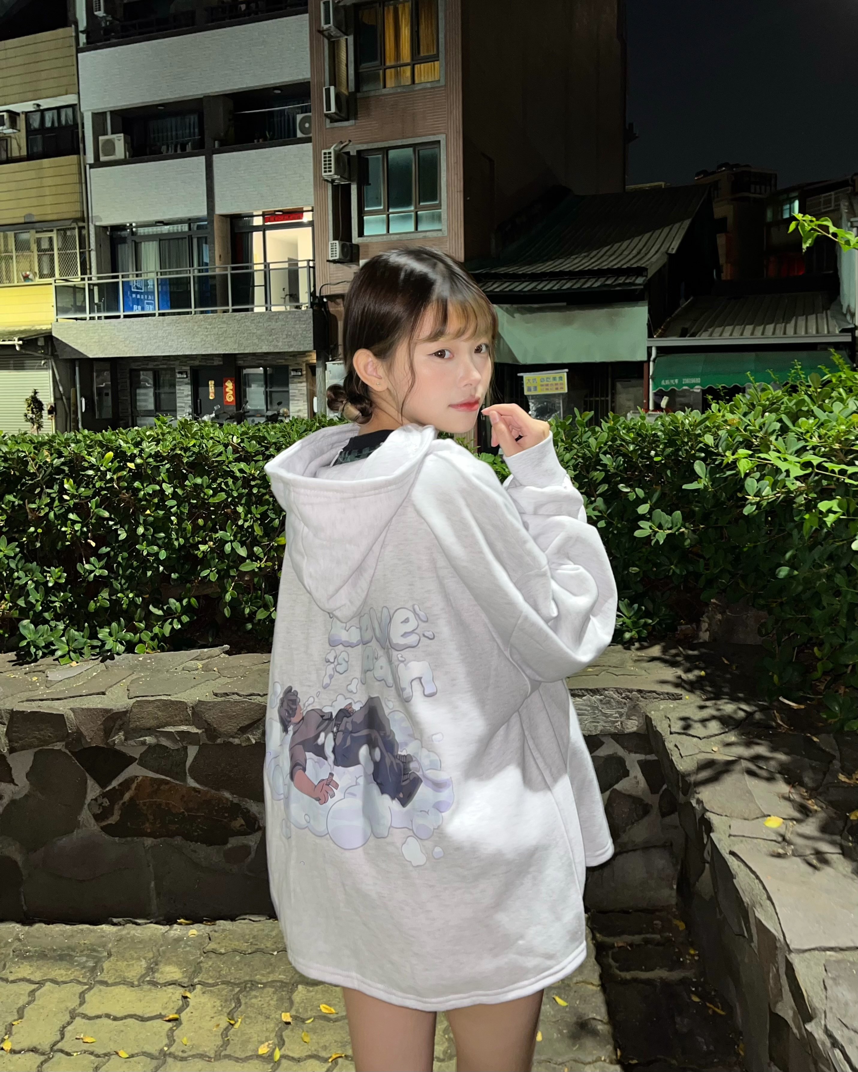 【現貨】街頭吐煙圈發泡短寬帽T