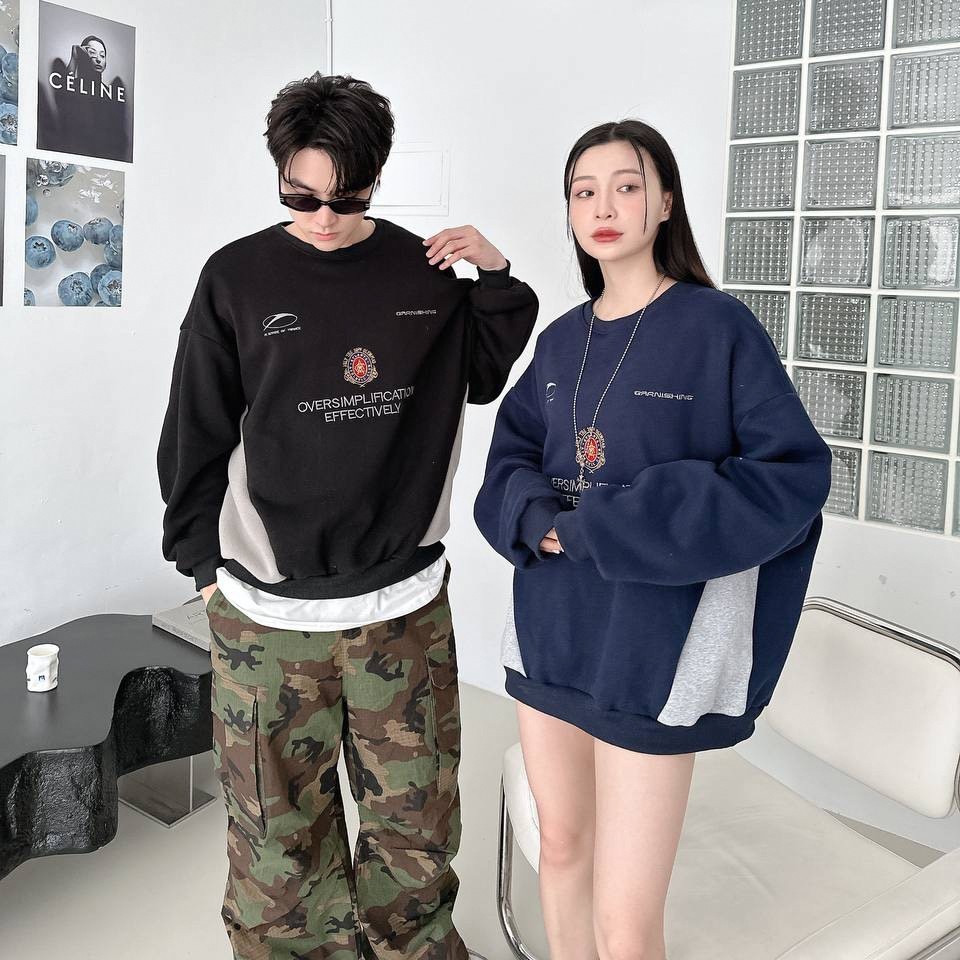 【現貨】OVERSIMPLIFICATION刺繡拼接大學T