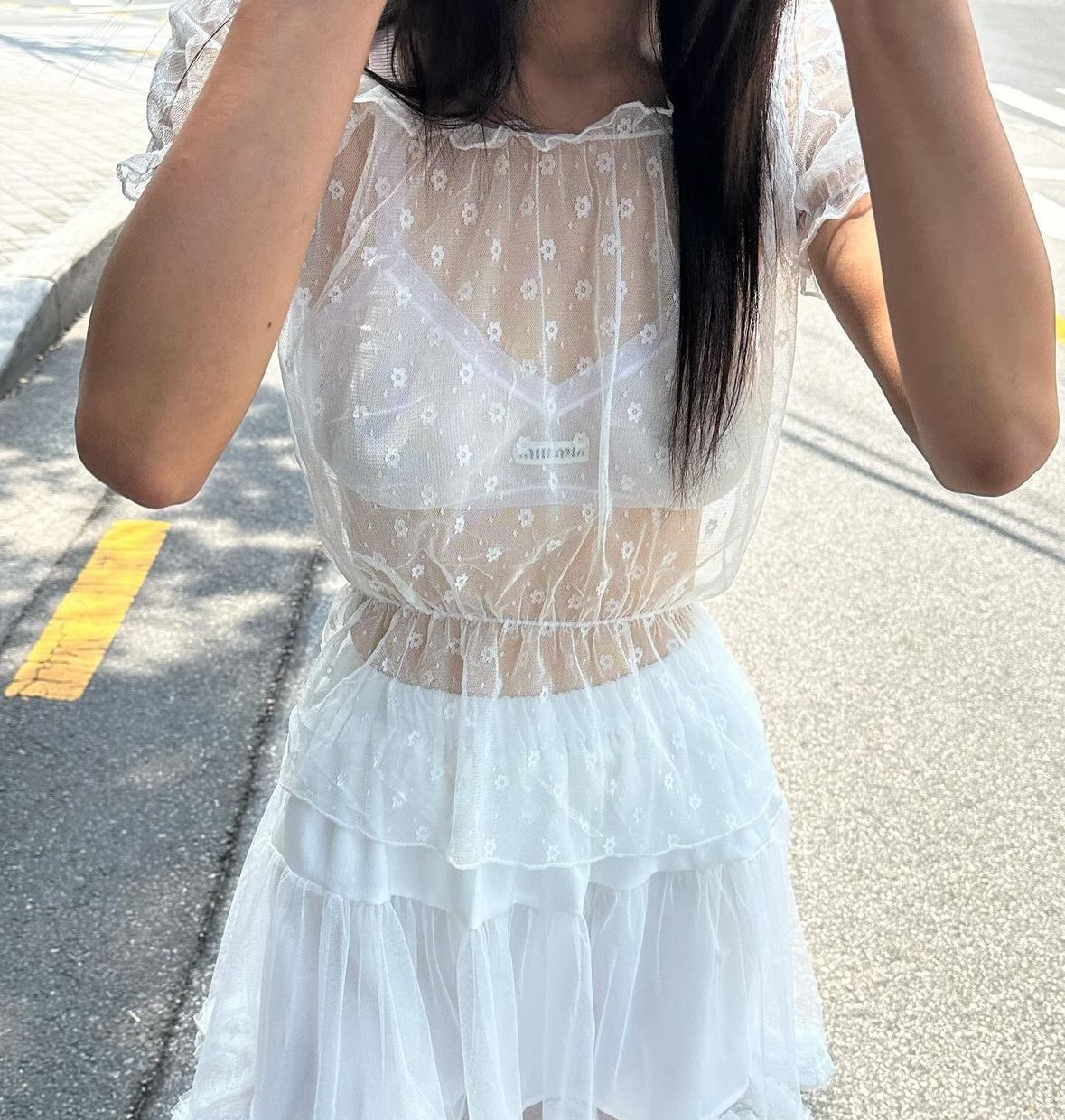 I（2色）蕾絲泡泡袖透膚上衣