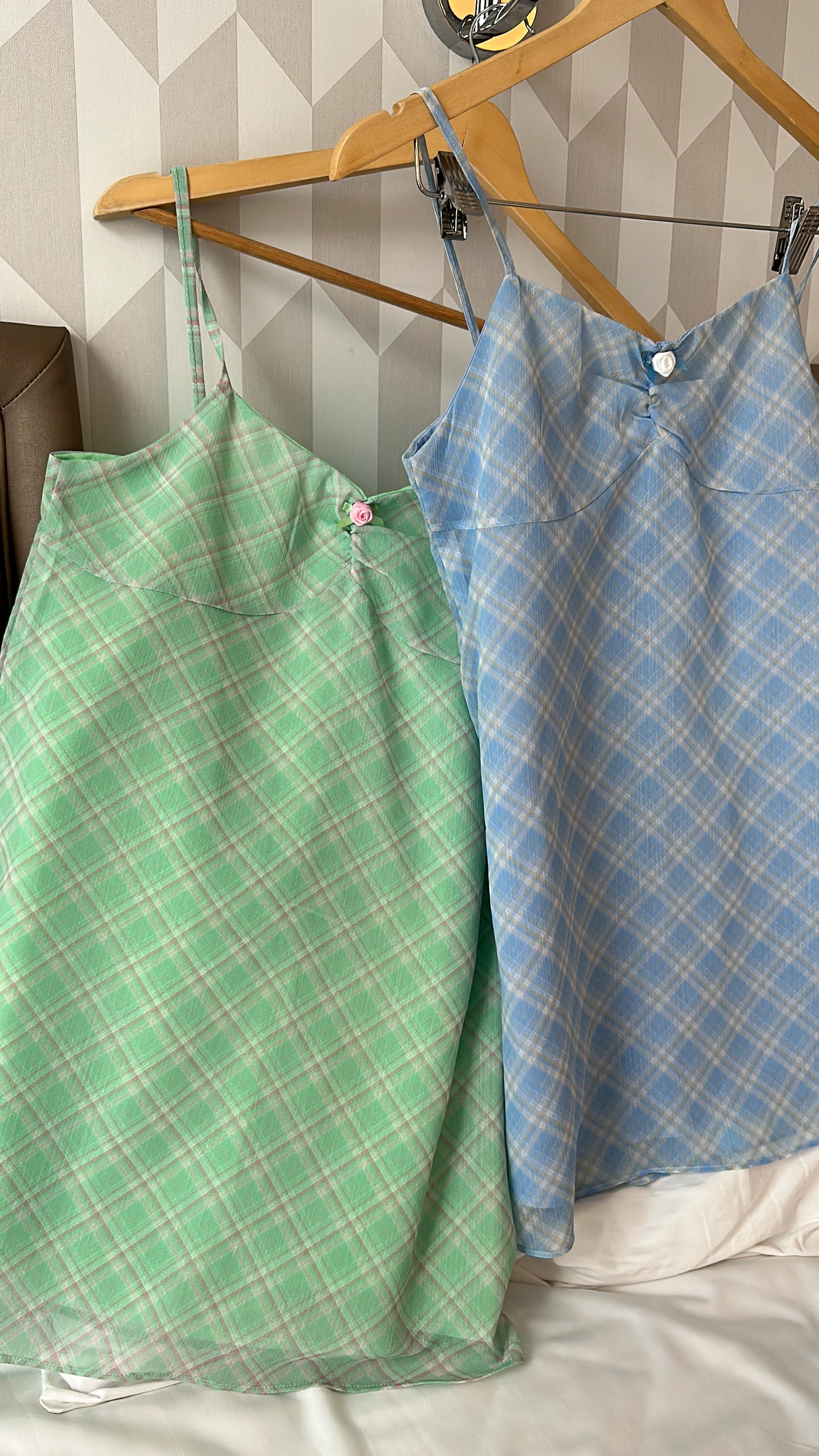 J(2色)玫瑰格紋吊帶洋裝 J(2色)玫瑰格紋吊帶洋裝