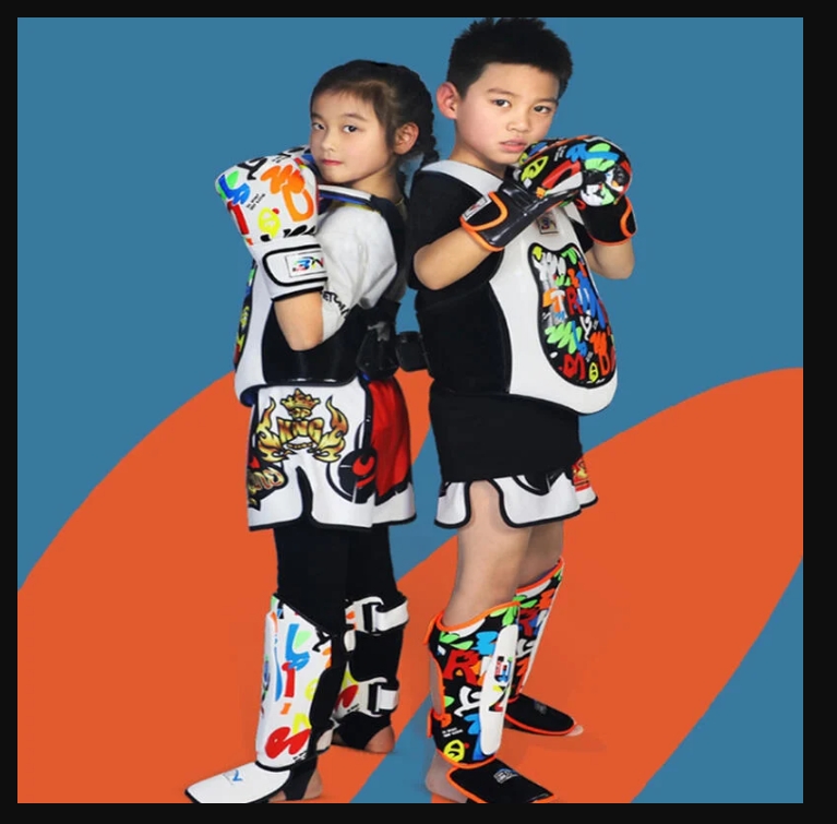 ~子甄彣璟~BN新款 5-12歲兒童塗鴉款 拳擊 散打 格鬥 搏擊 泰拳 運動護具 頭套 拳套 護胸 腳套 護襠 護具 