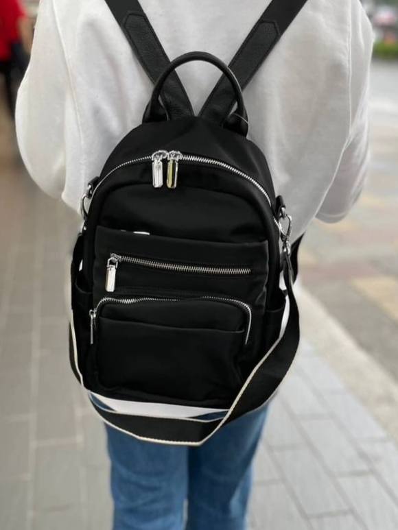 高機能多層拉鍊後背包*1色 KB102097