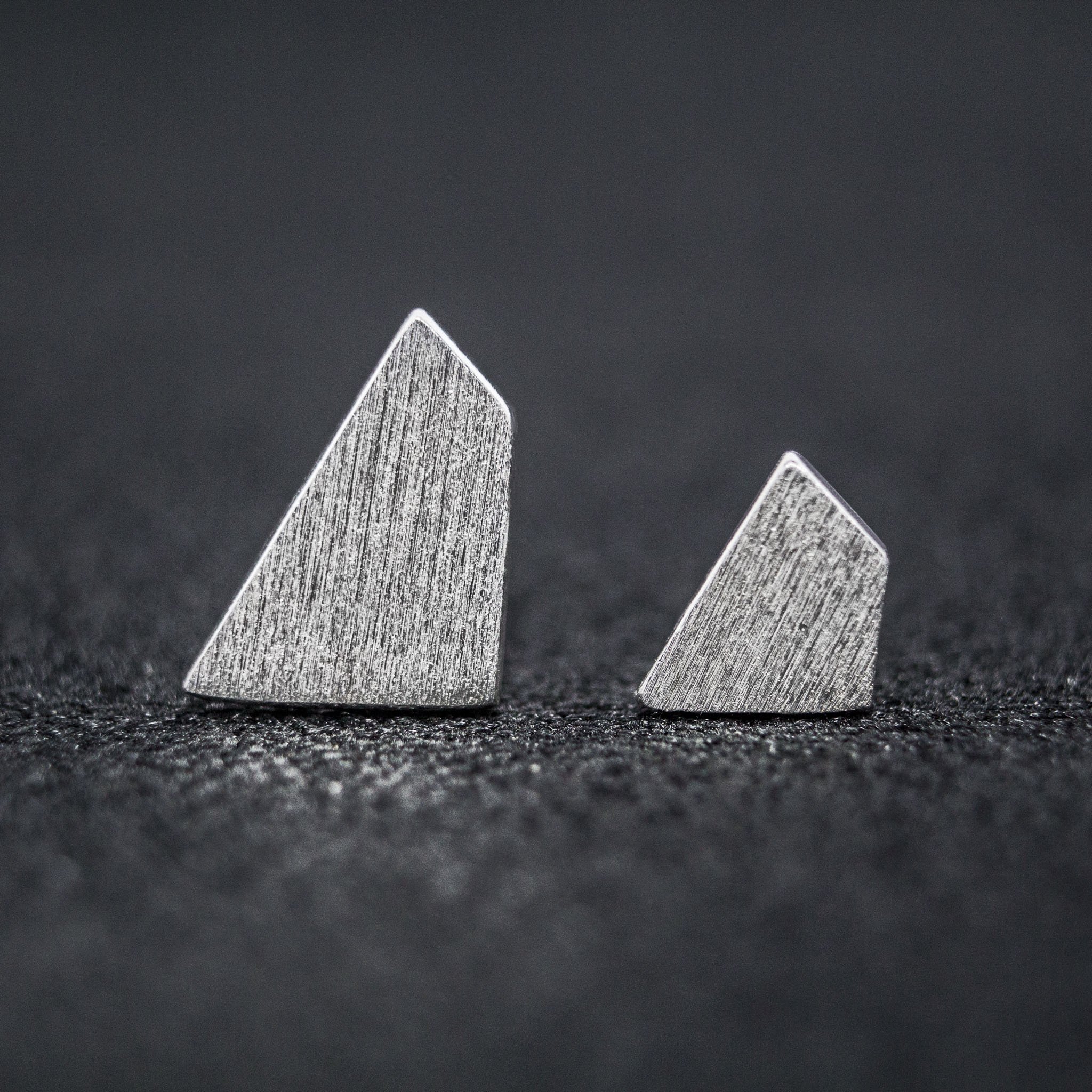 925銀 不對稱拉絲耳飾