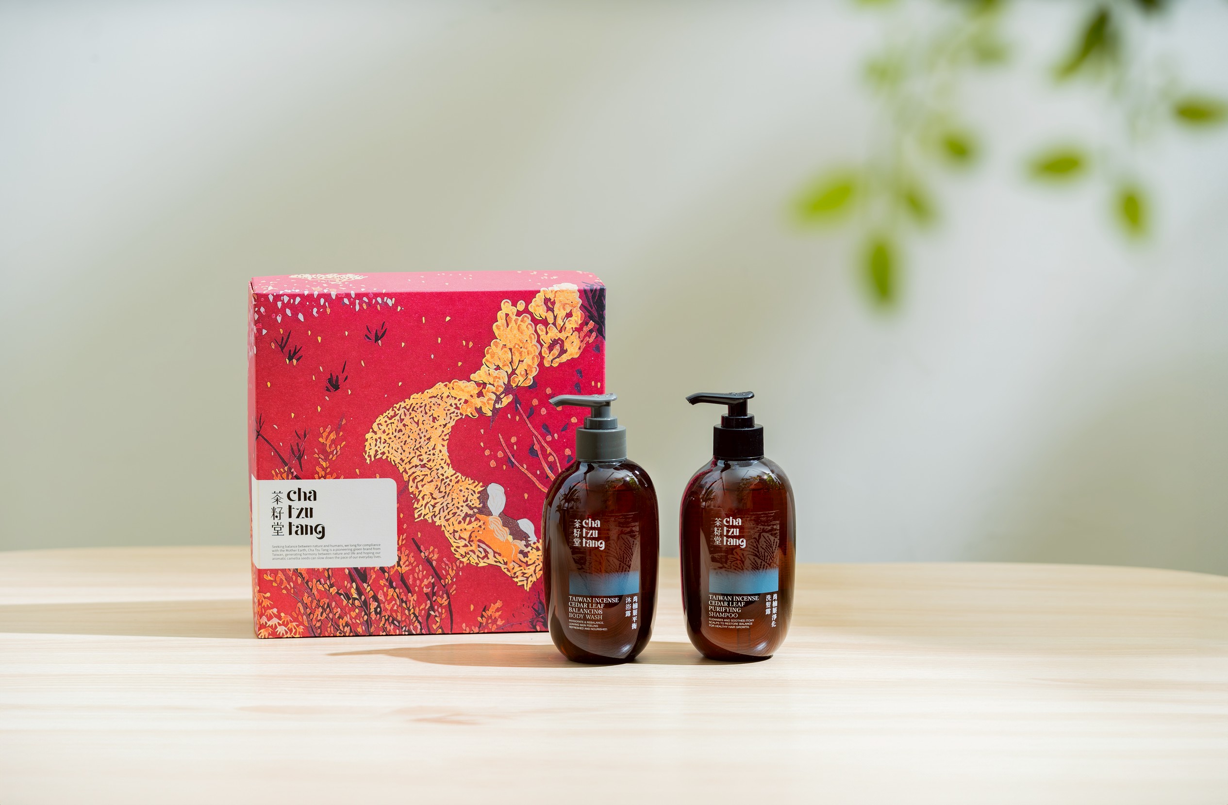 【茶籽堂】迎豐果年度版畫 禮盒附紙袋(肖楠葉沐浴+洗髮)330ml