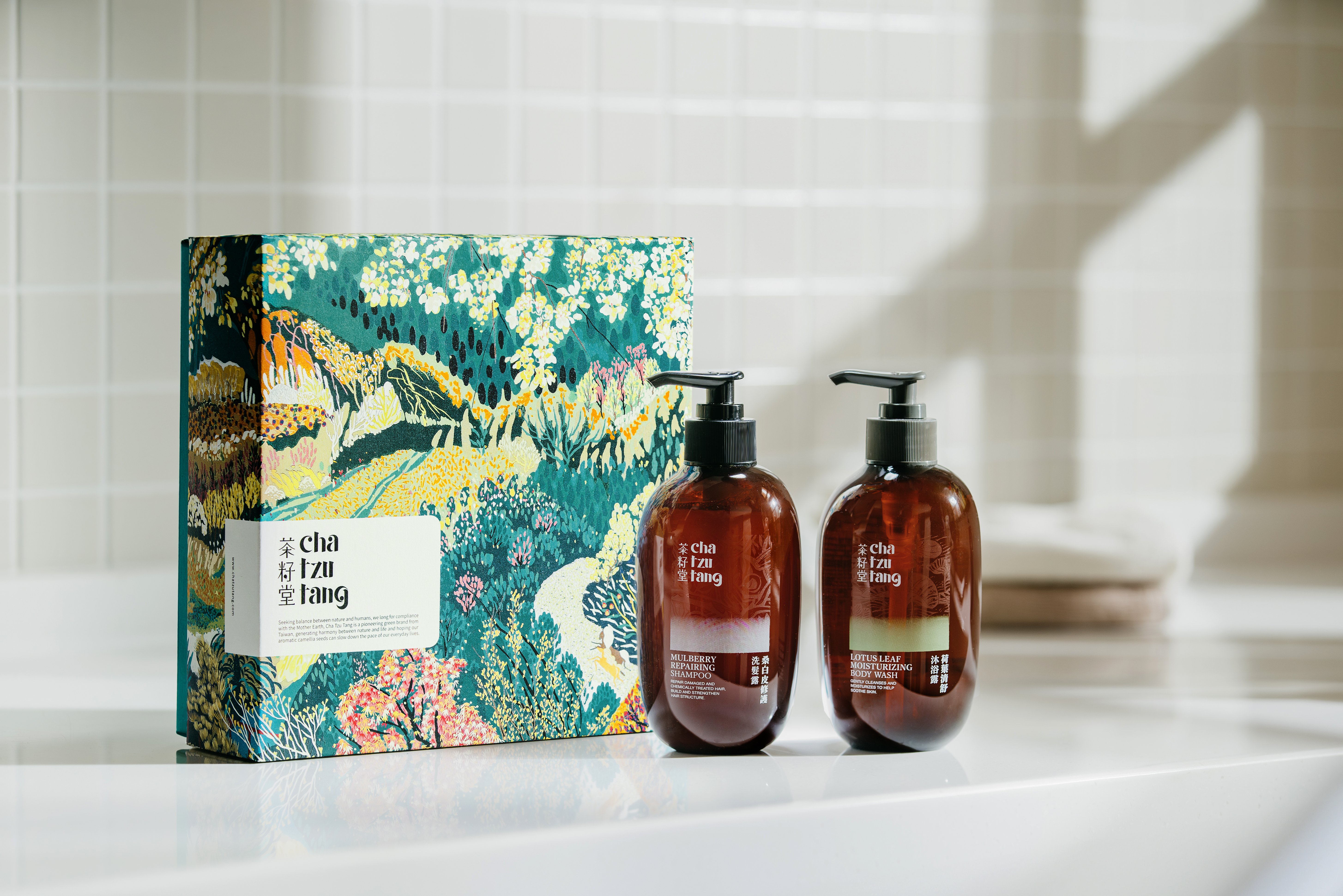 【茶籽堂】迎豐果年度版畫 經典禮盒(桑白皮洗髮露330ml＋荷葉沐浴露330ml)