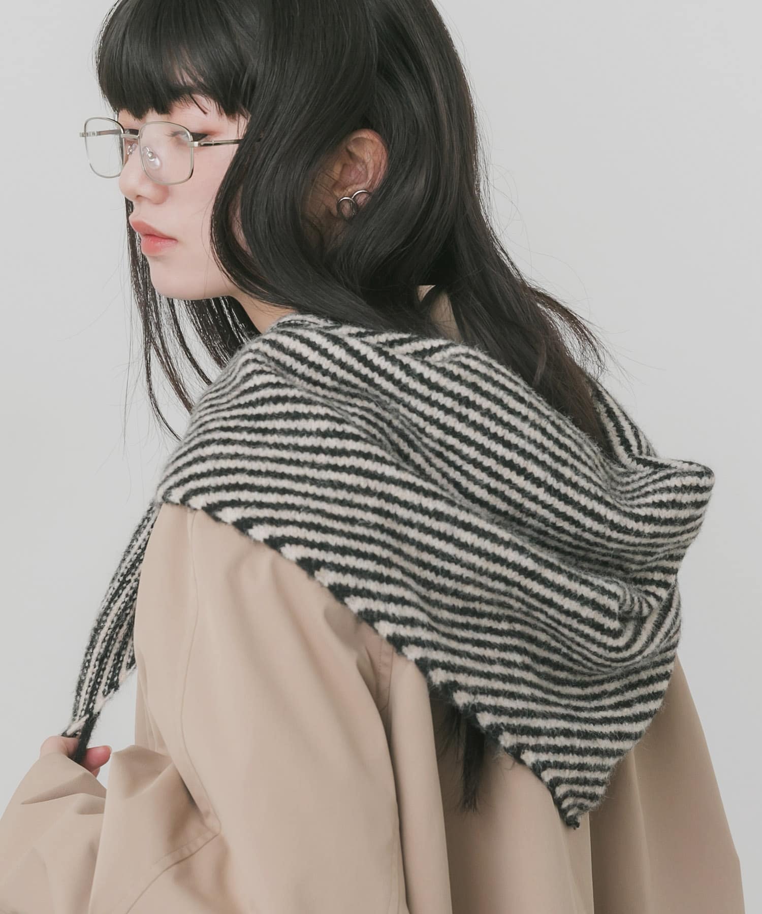 【 SMELLY 】26AW 條紋三角針織圍巾