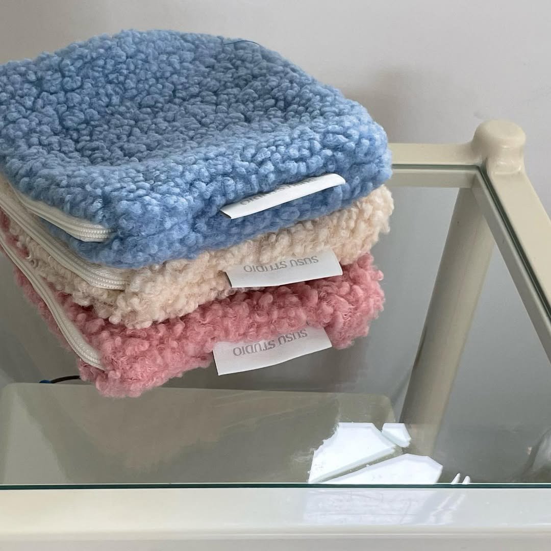 （現貨）韓國 susu studio ｜毛毛拉鍊化妝包