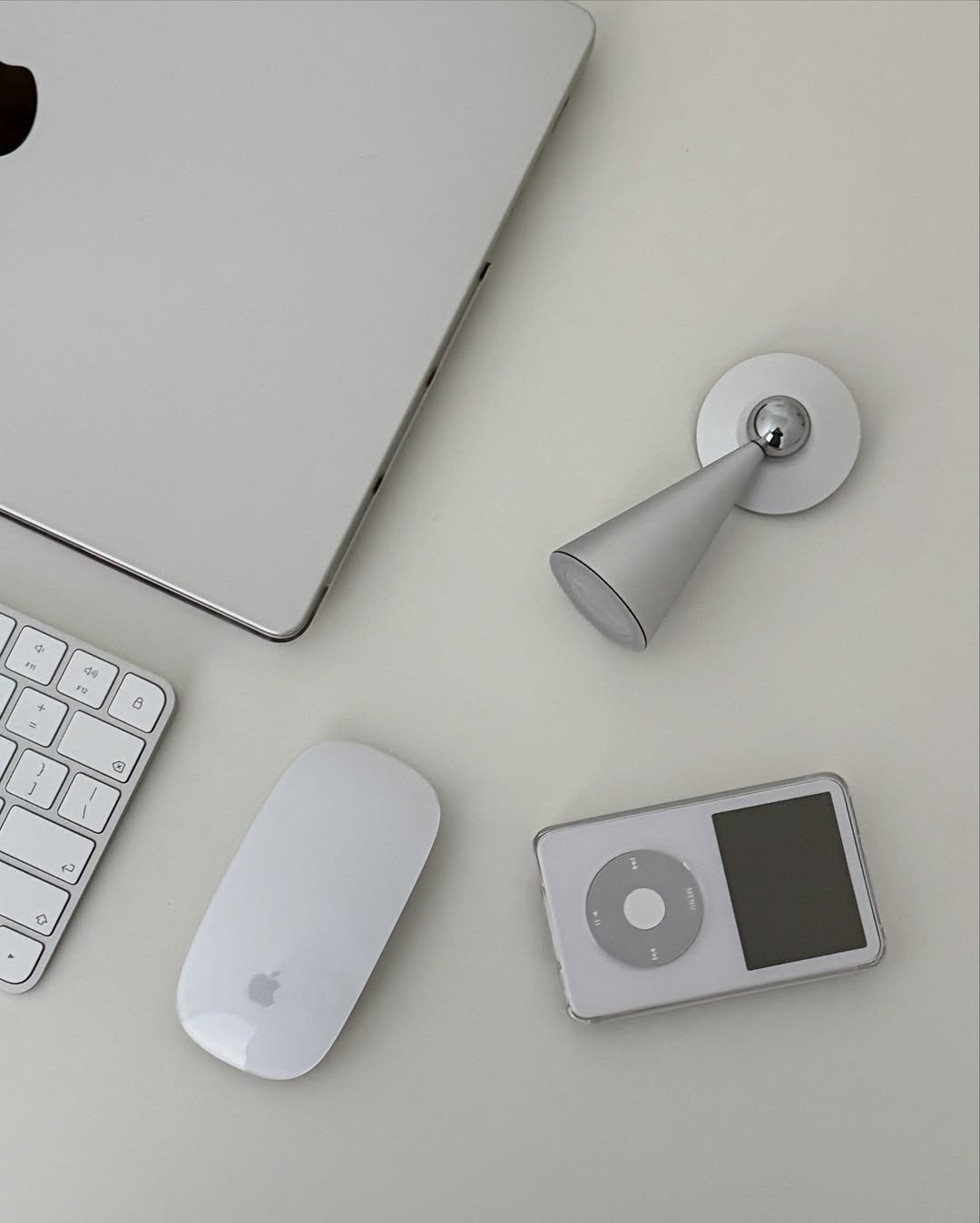 （預購）LYCKA Till香檳磁吸手機座