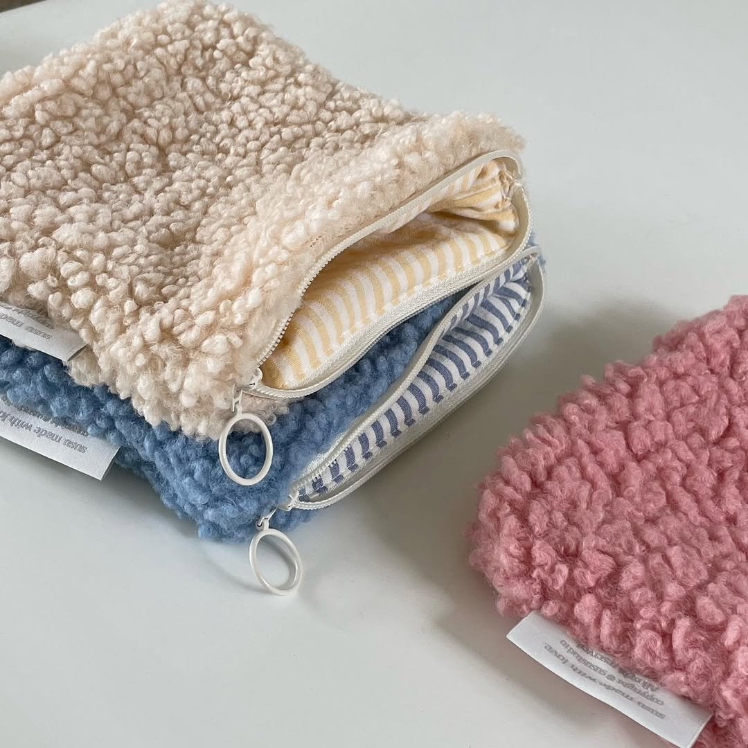 （現貨）韓國 susu studio ｜毛毛拉鍊化妝包