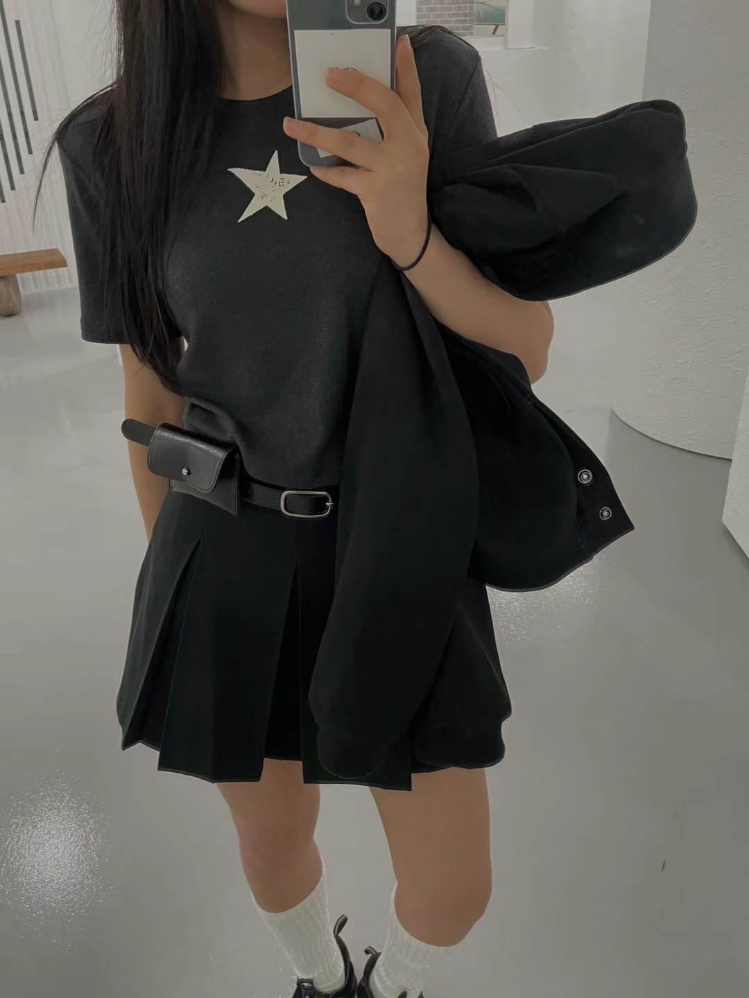 O22塗鴉星星短版上衣（Green/Charcoal/White）