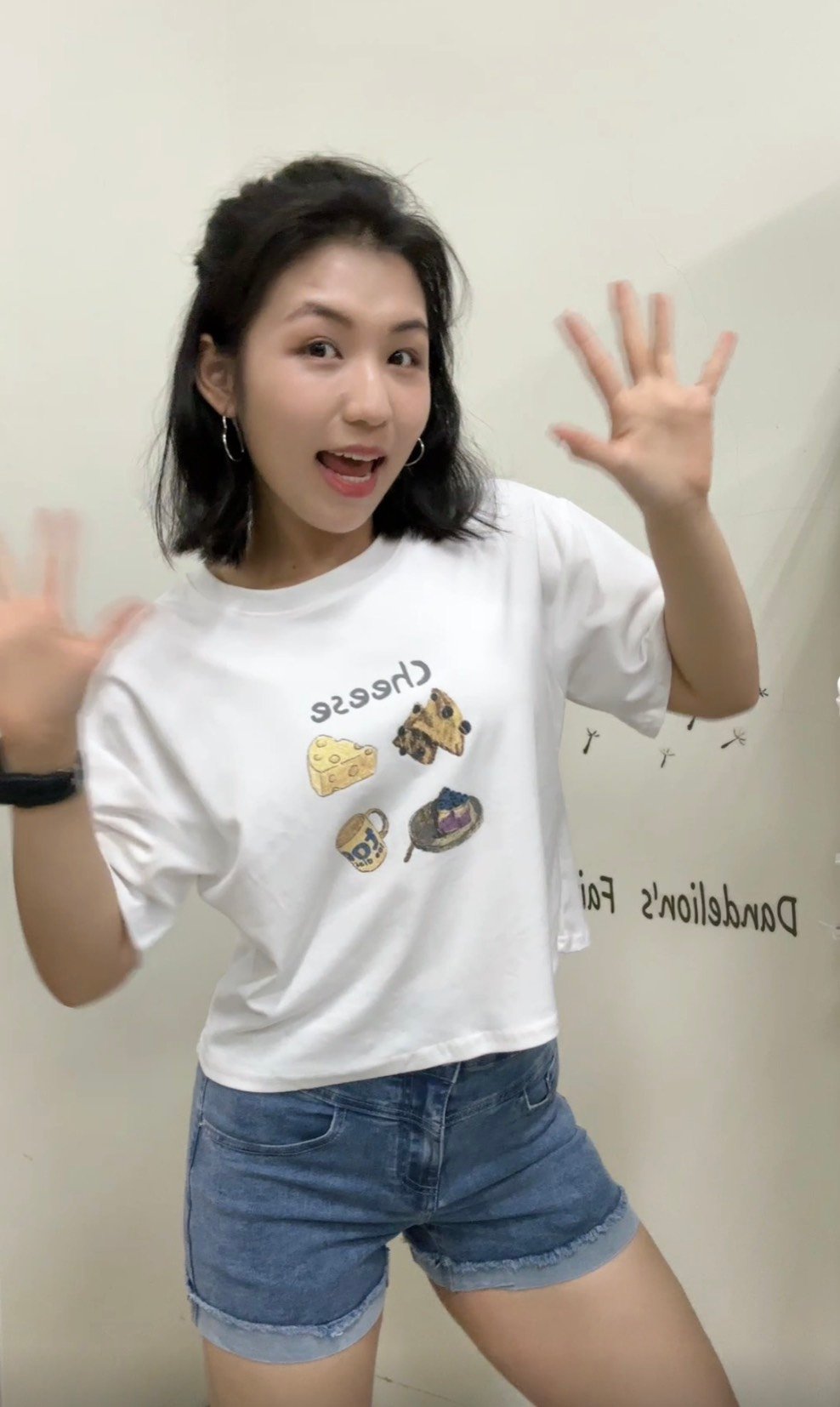 現貨 夏日必備三排釦收腹短褲