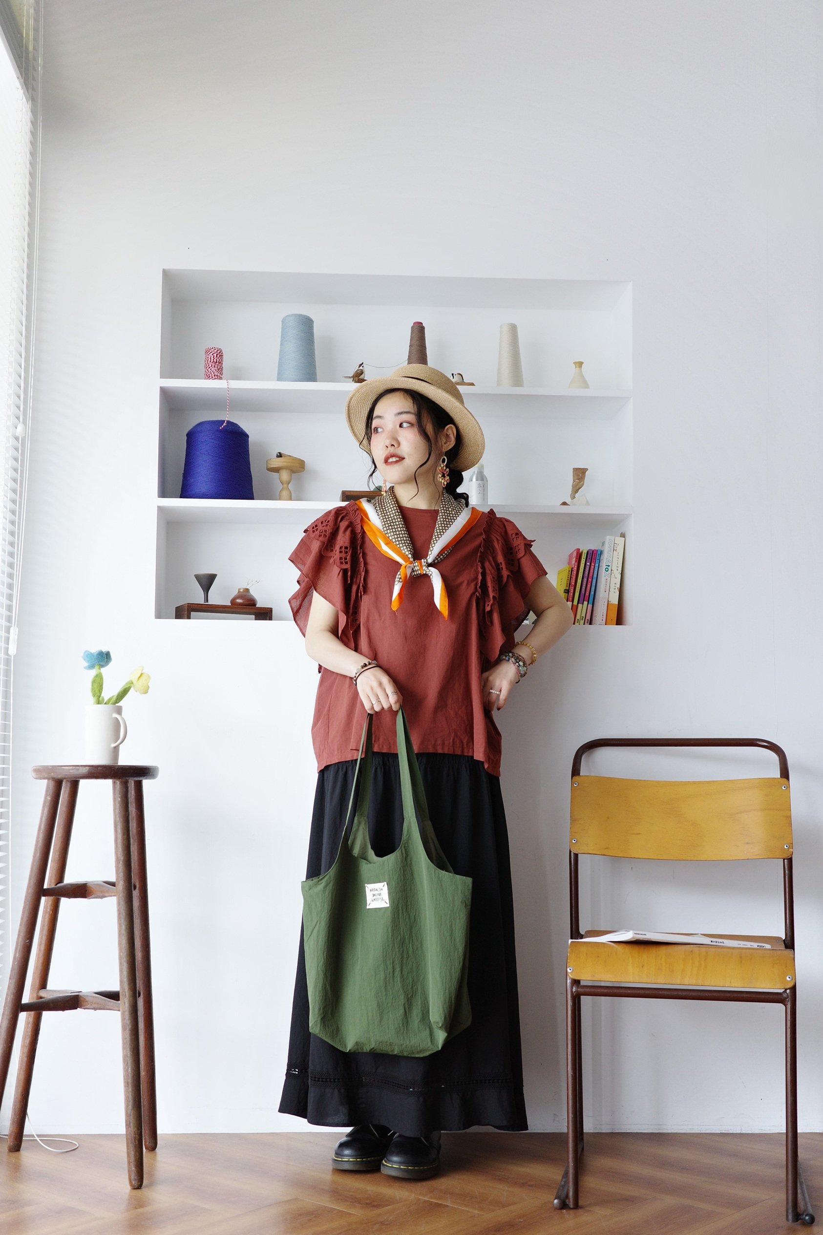 層次菱格鏤空荷葉袖上衣