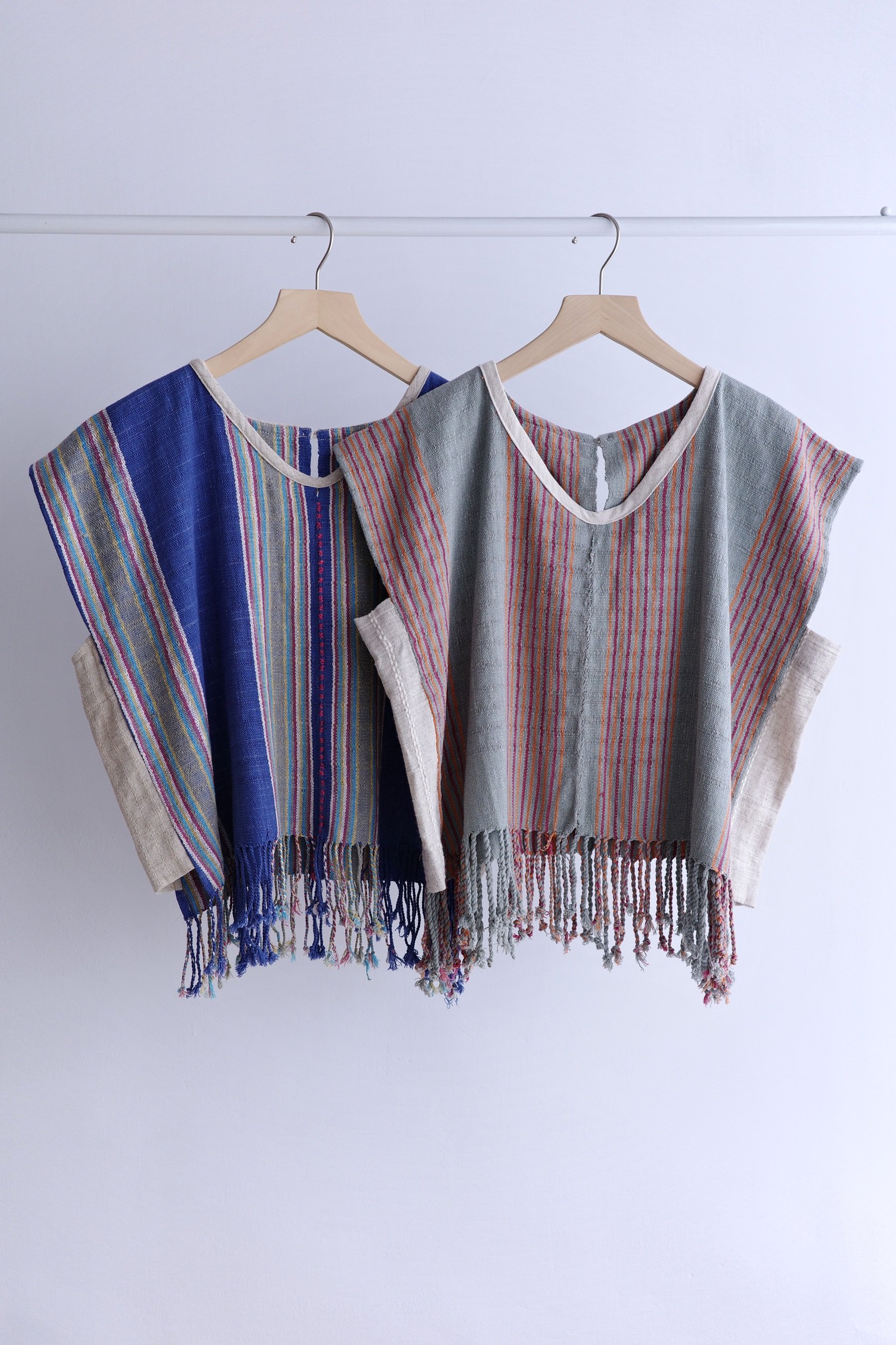 𓏭手織布側拼接Ｖ領流蘇上衣