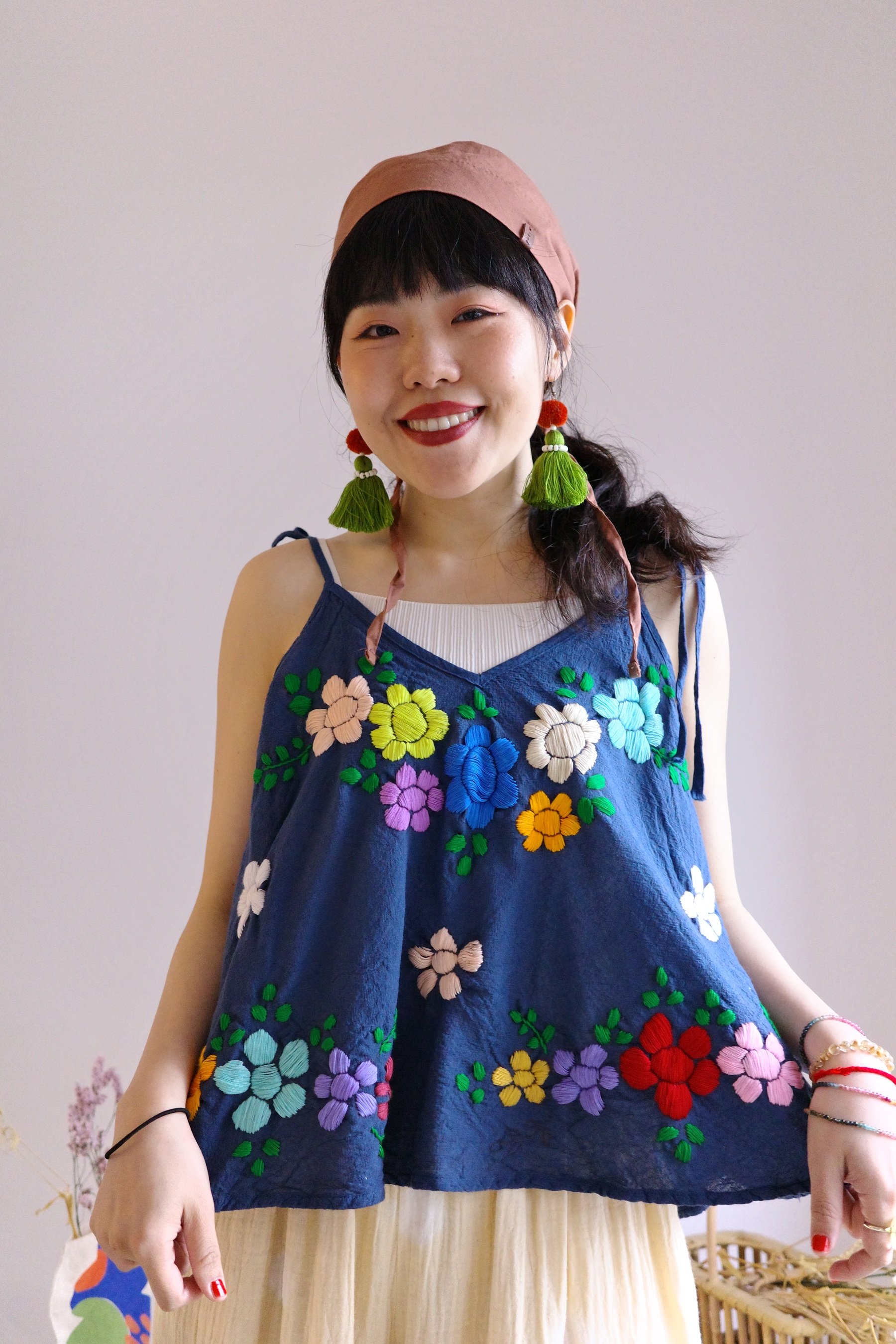 𓏭繽紛花朵刺繡繫帶背心